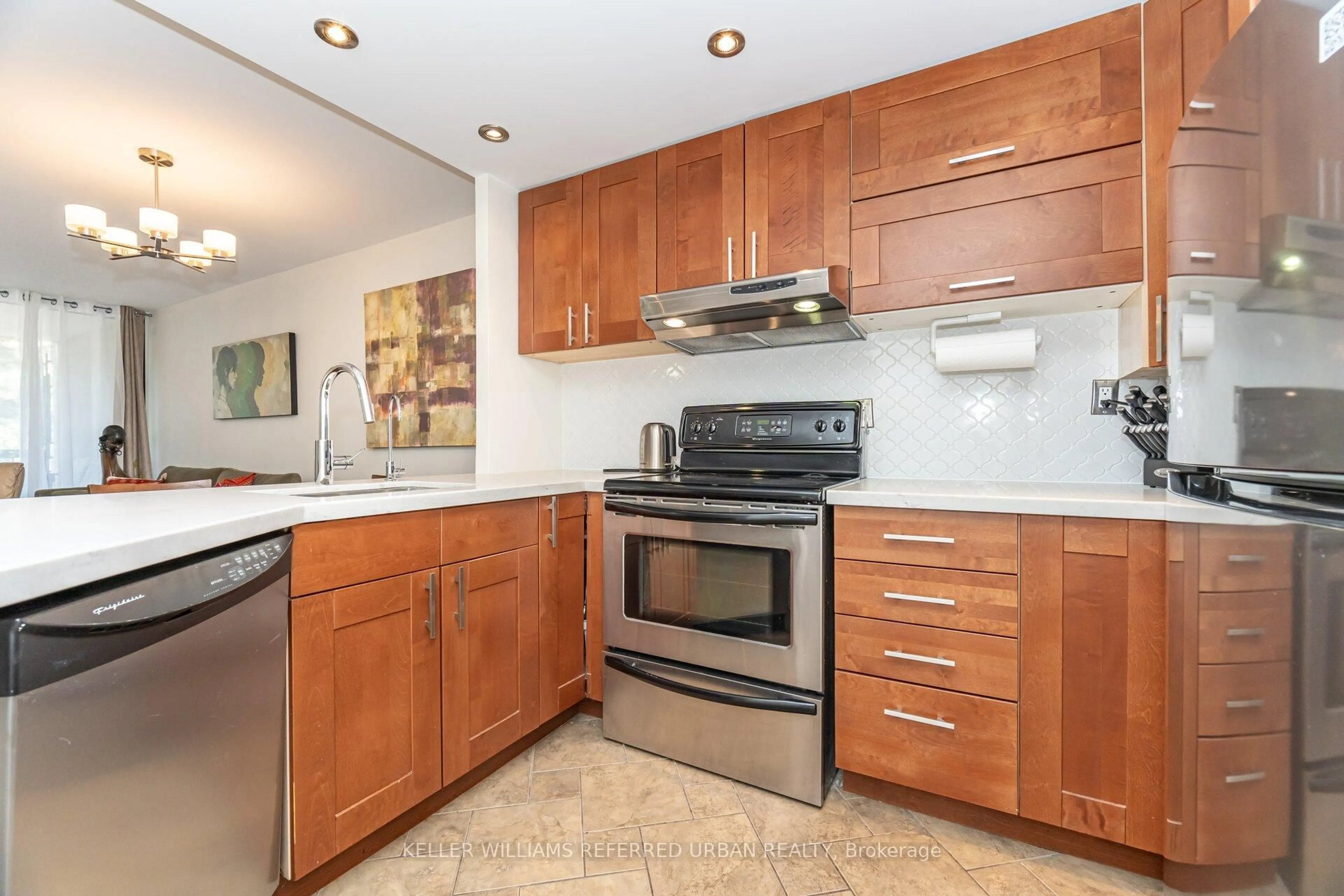 Standard kitchen, unknown for 77 Maitland Pl #107, Toronto Ontario M4Y 2V6