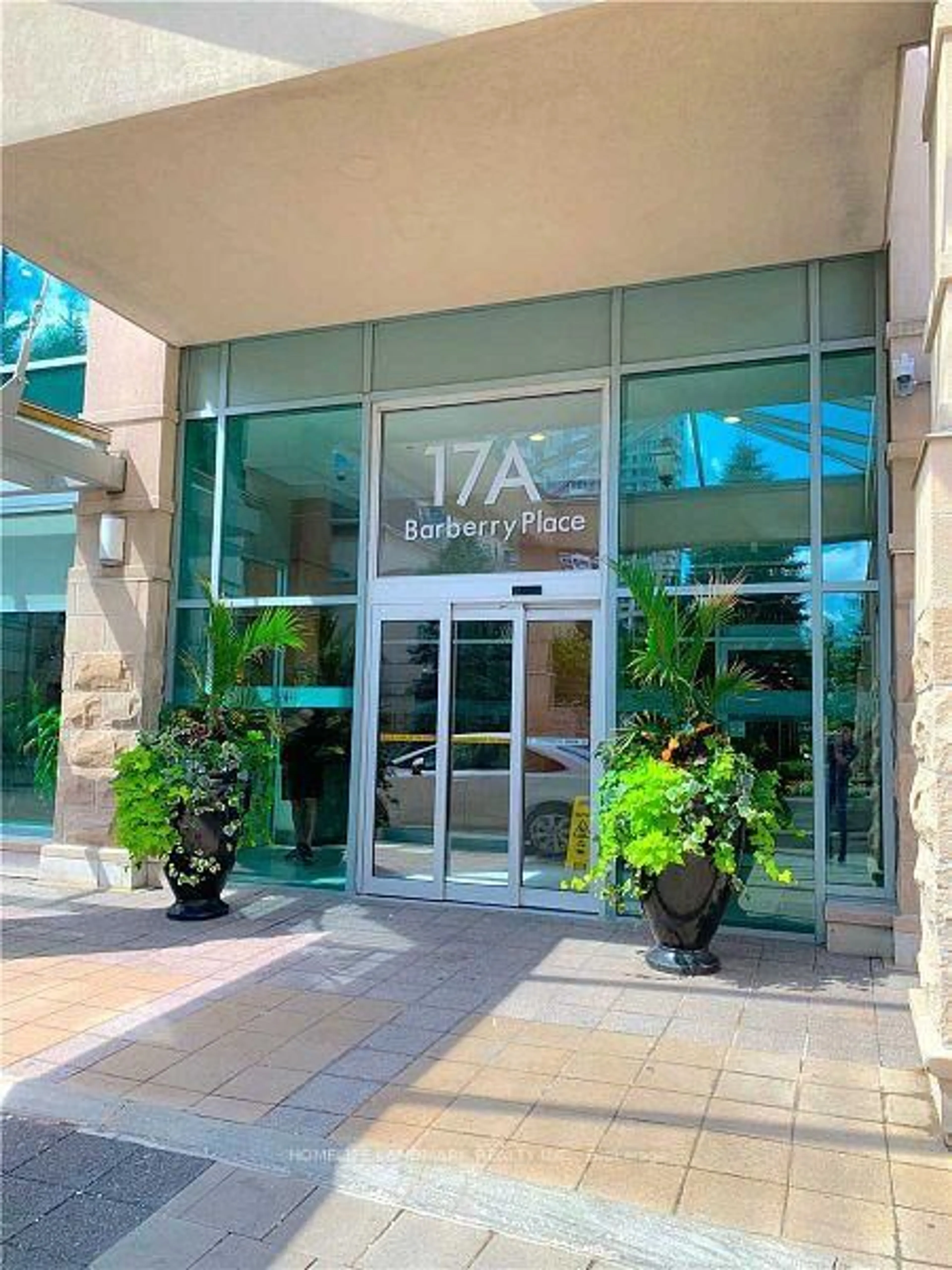 Indoor foyer for 17 Barberry Pl ## 405, Toronto Ontario M2K 3E2