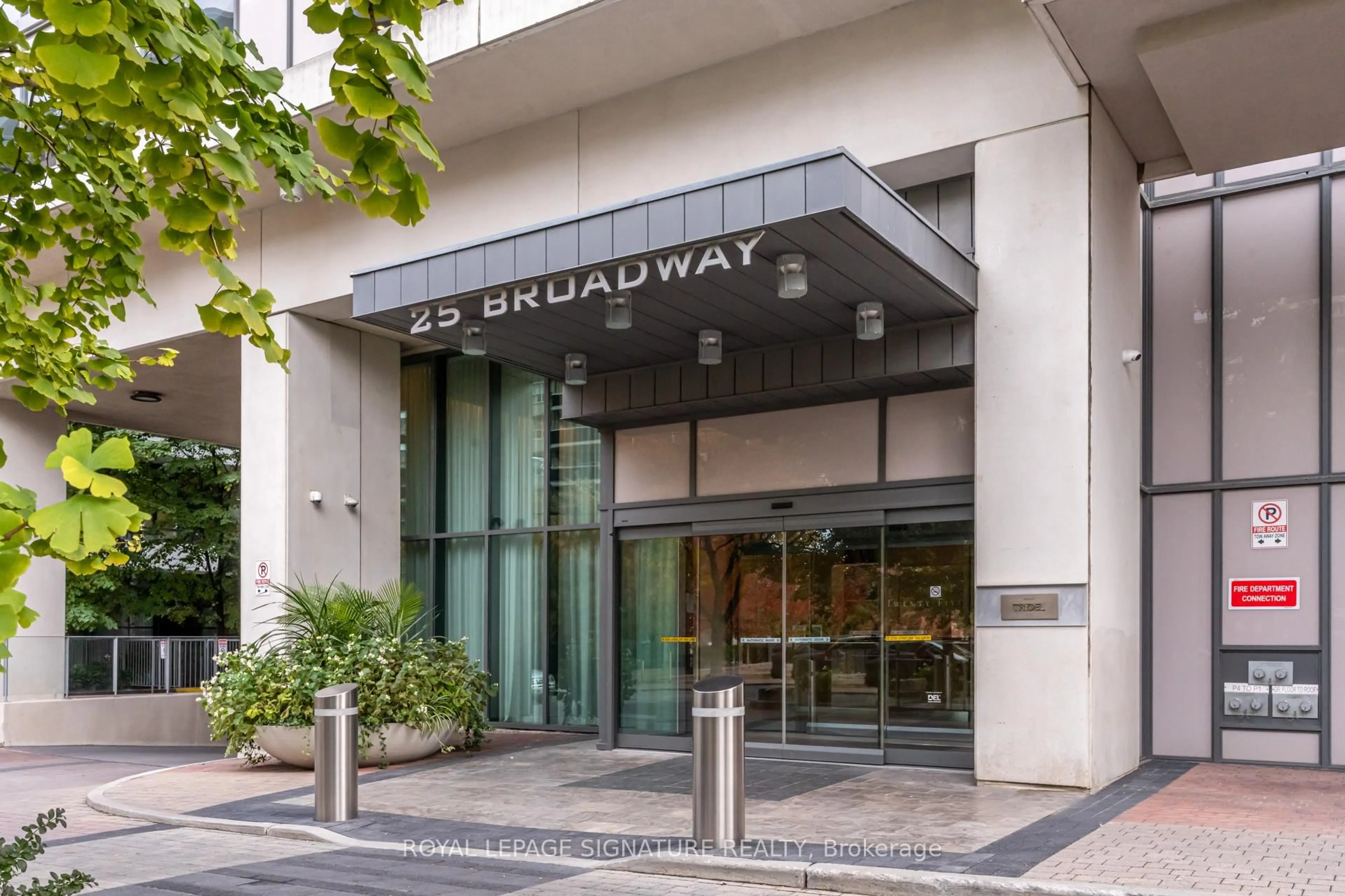 Indoor foyer for 25 Broadway Ave #1303, Toronto Ontario M4P 1T7