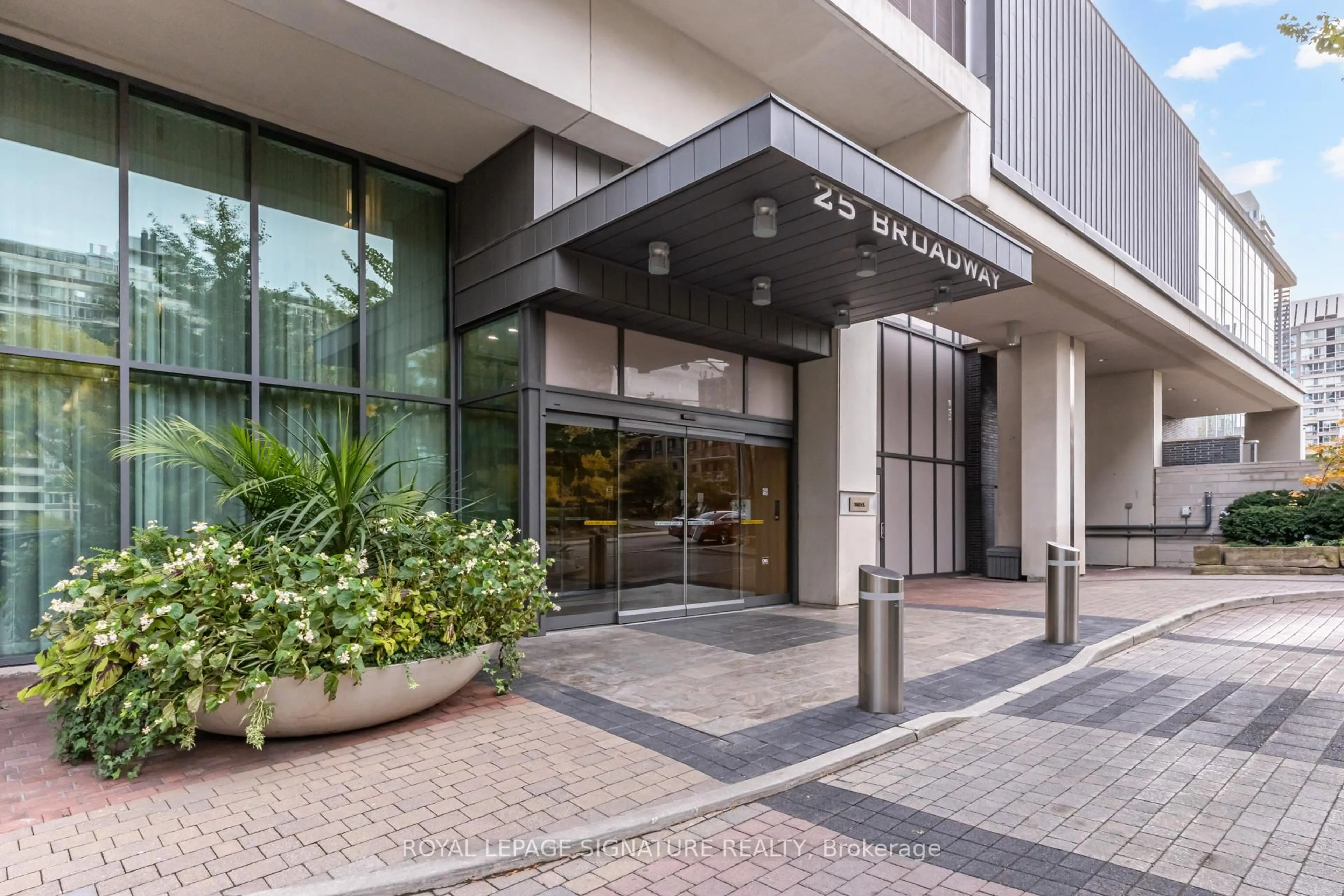 Indoor foyer for 25 Broadway Ave #1303, Toronto Ontario M4P 1T7