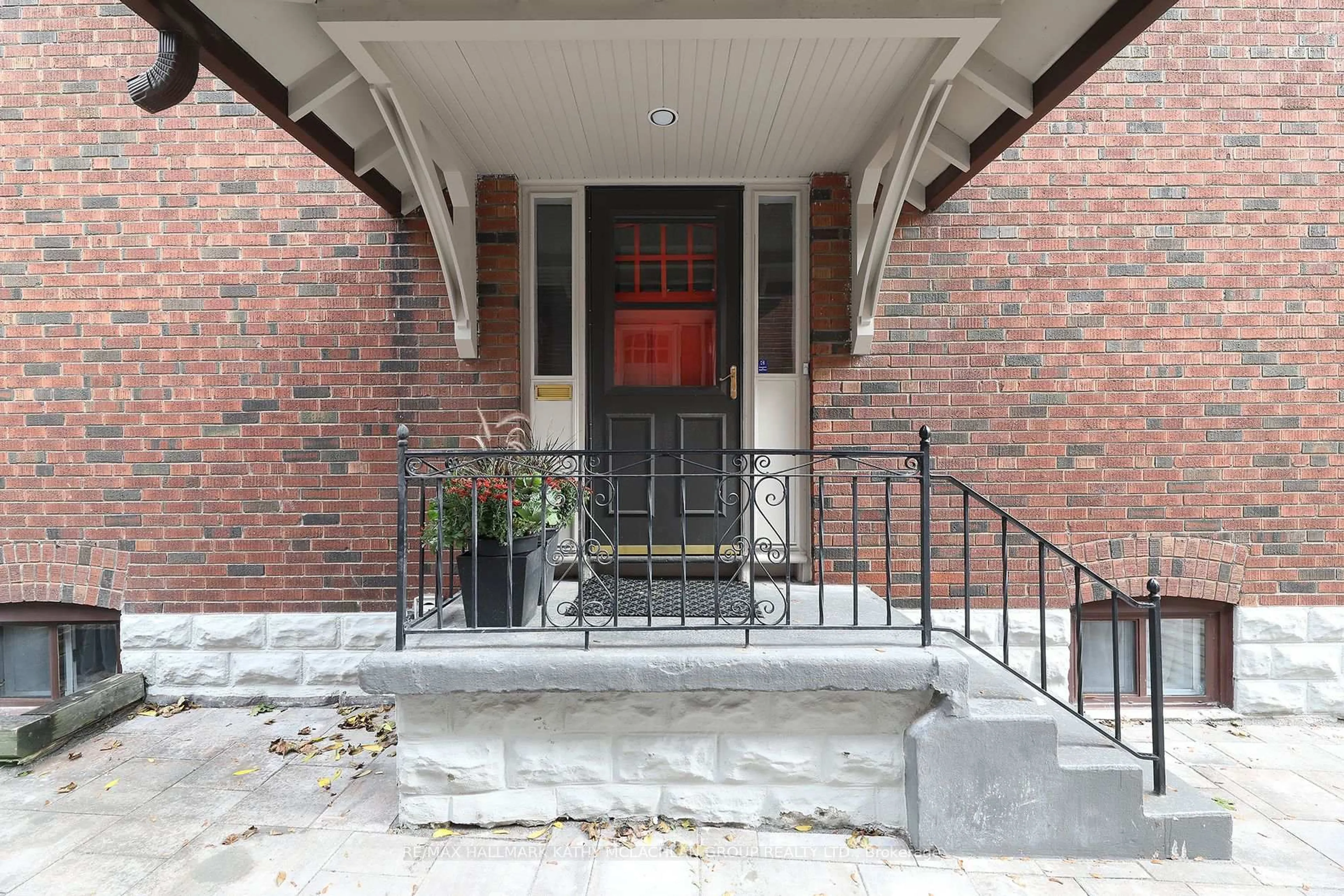 Indoor foyer for 12 Cameron Cres, Toronto Ontario M4G 1Z8