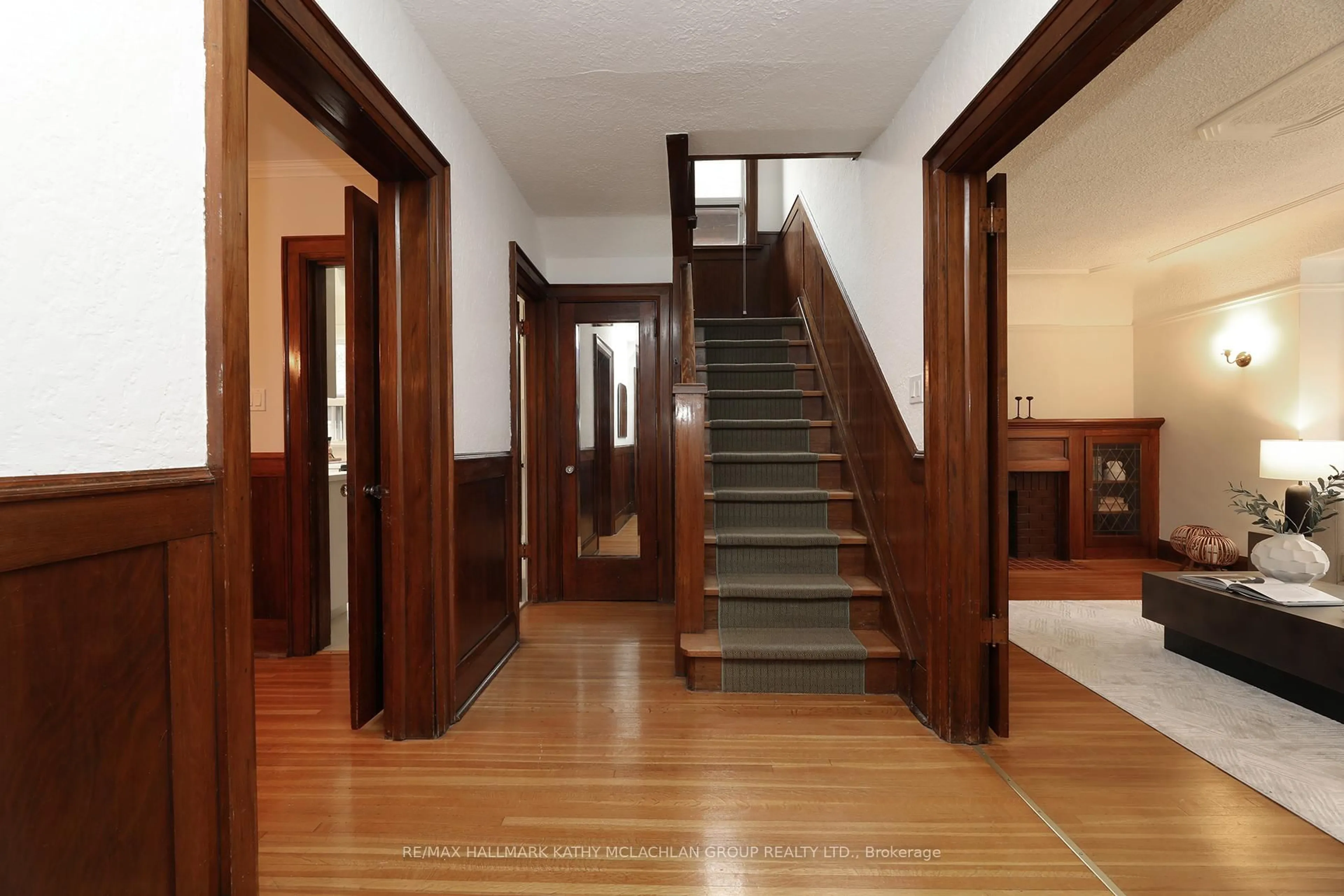 Indoor foyer for 12 Cameron Cres, Toronto Ontario M4G 1Z8