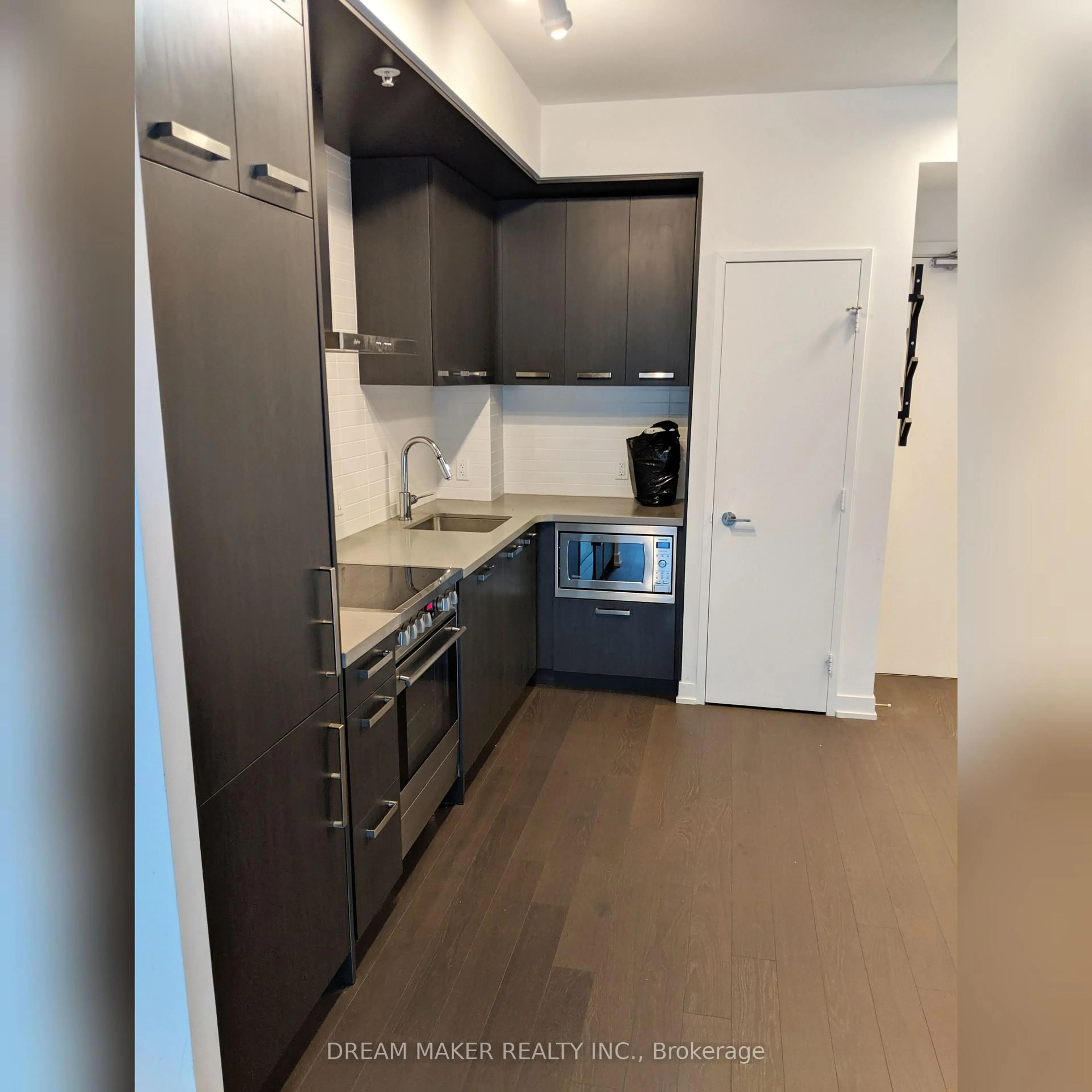 Standard kitchen, unknown for 455 Front St #4, Toronto Ontario M5A 0G2
