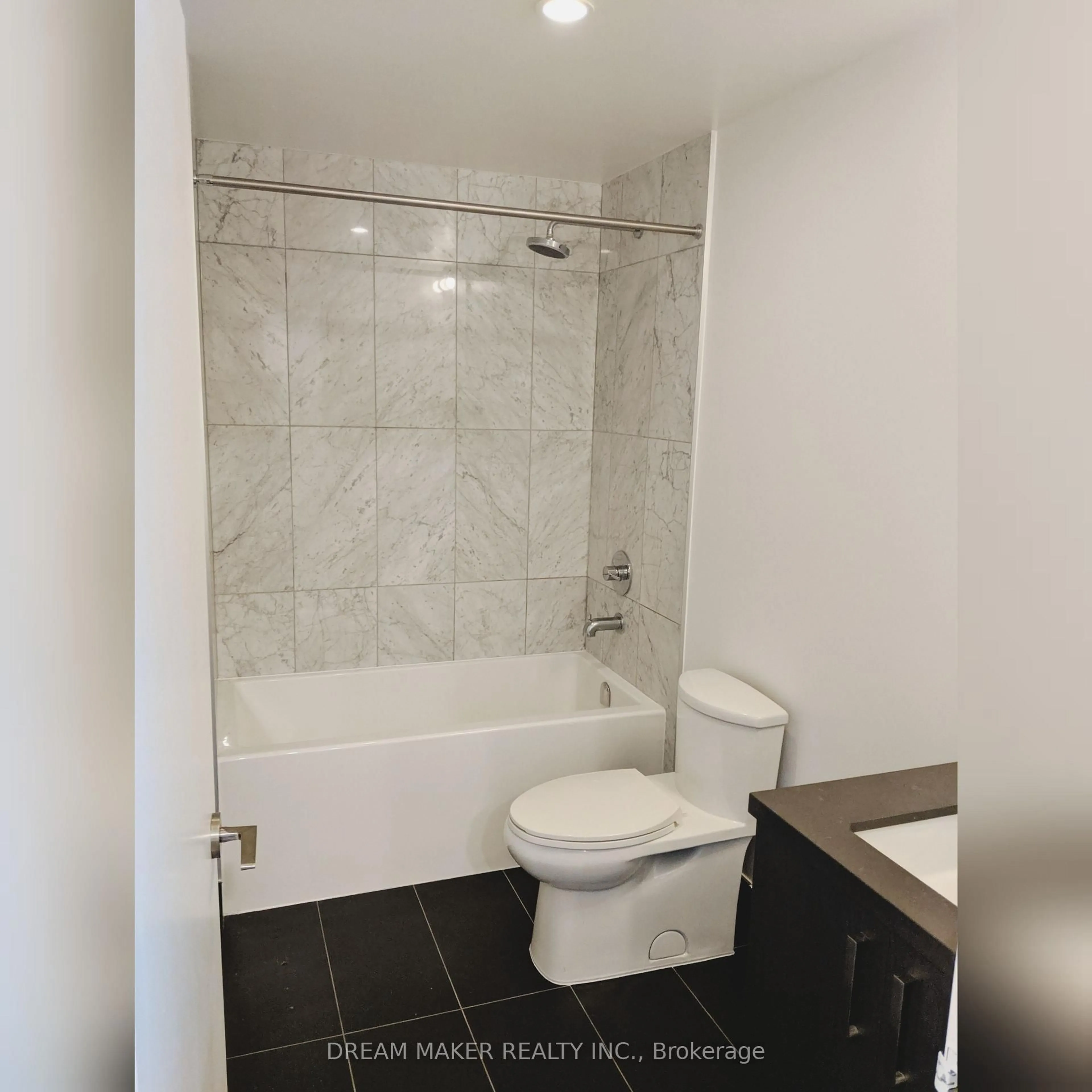 Standard bathroom, ceramic/tile floor for 455 Front St #4, Toronto Ontario M5A 0G2