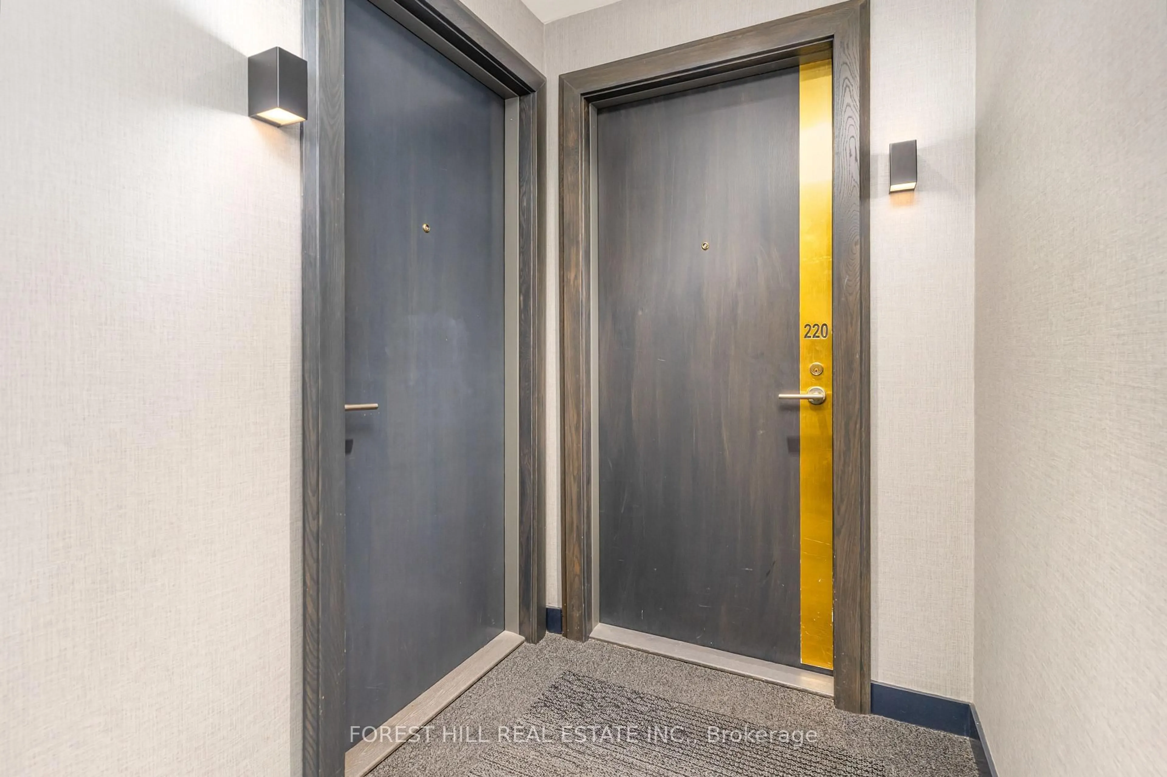 Indoor foyer for 106 Dovercourt Rd #220, Toronto Ontario M6J 3C3