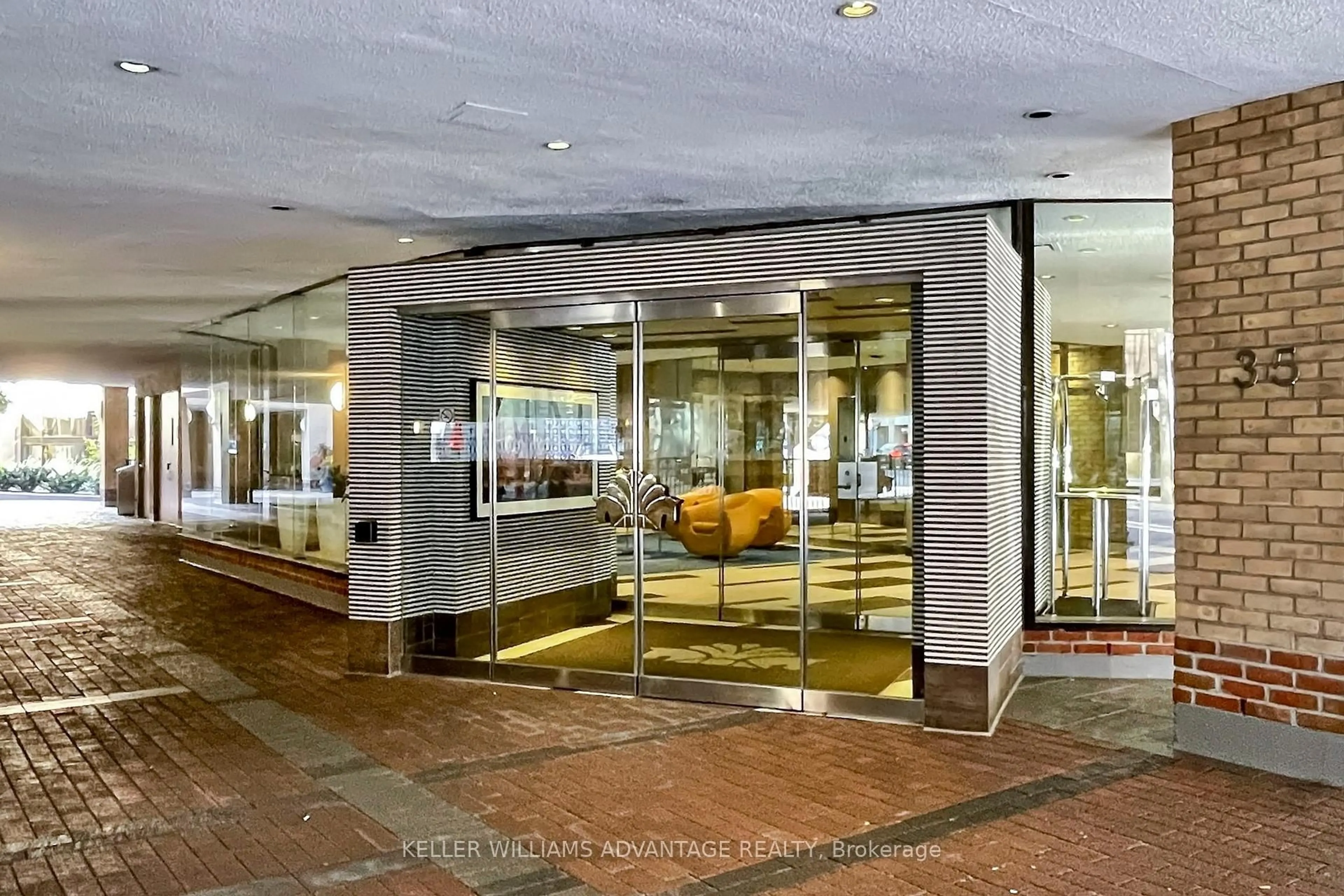 Indoor foyer for 35 Church St #713, Toronto Ontario M5E 1T3