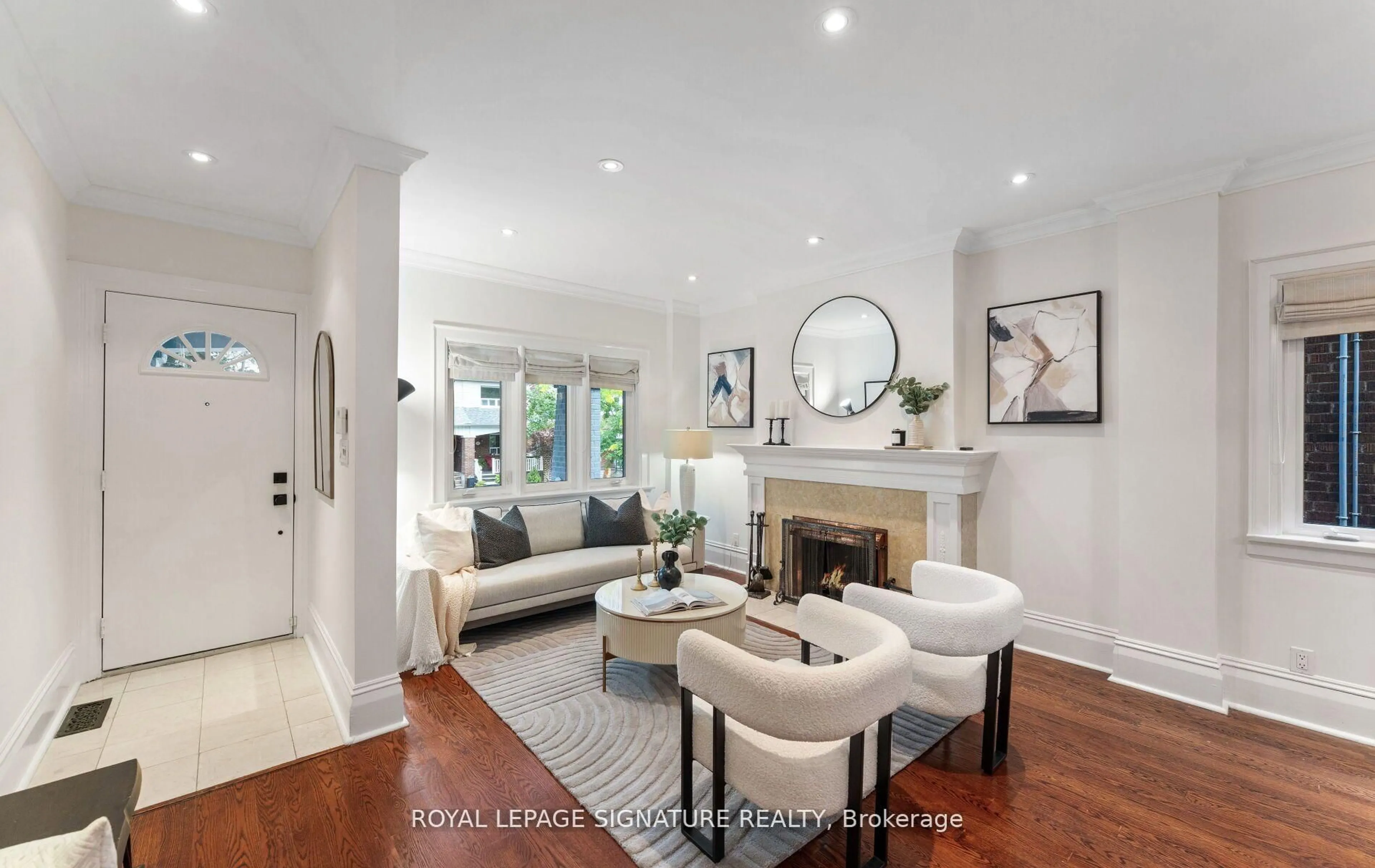 Living room with furniture, unknown for 45 Hillsdale Ave, Toronto Ontario M5P 1E9