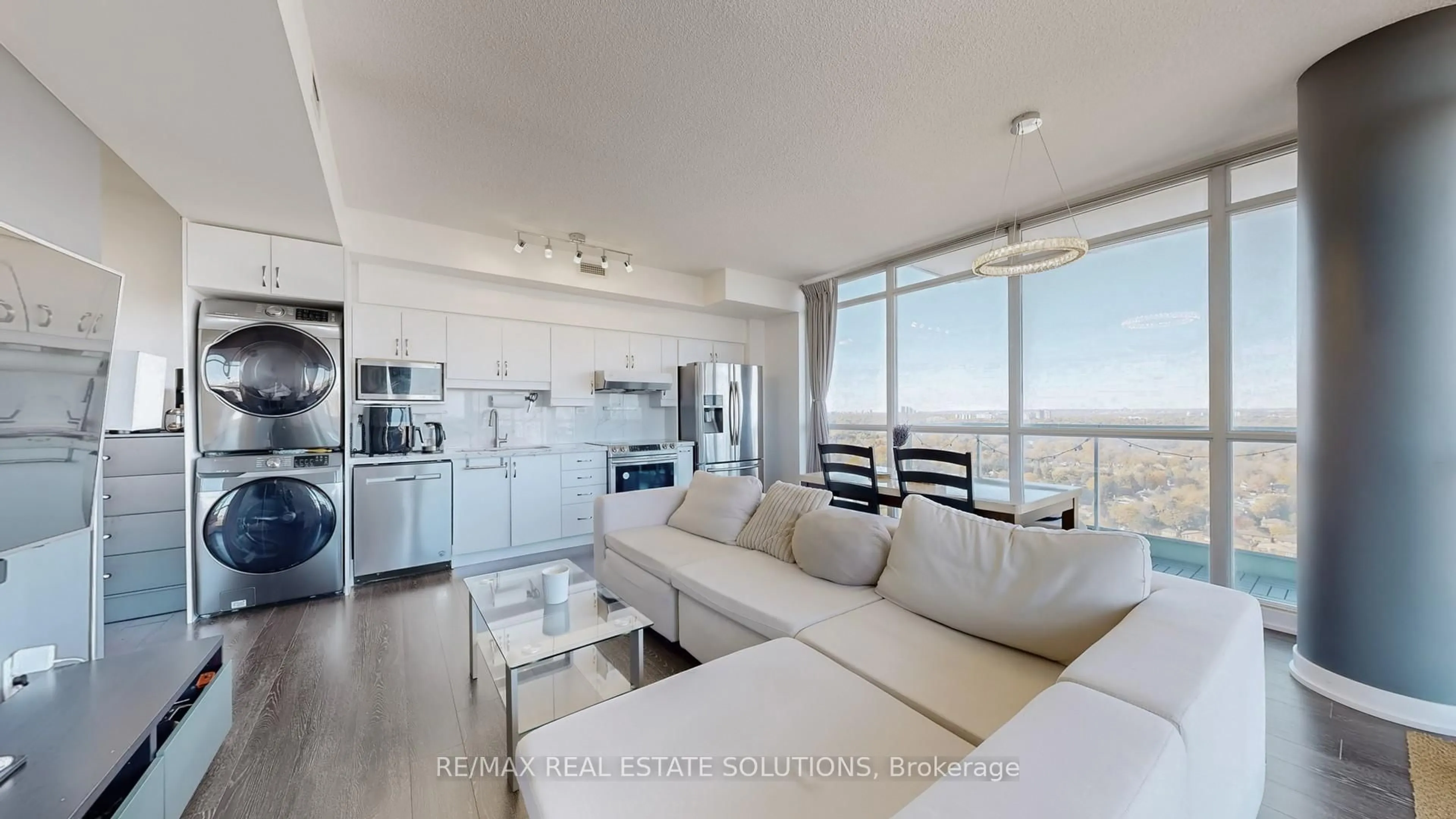 Living room with furniture, unknown for 33 Singer Crt #3102, Toronto Ontario M2K 0B4