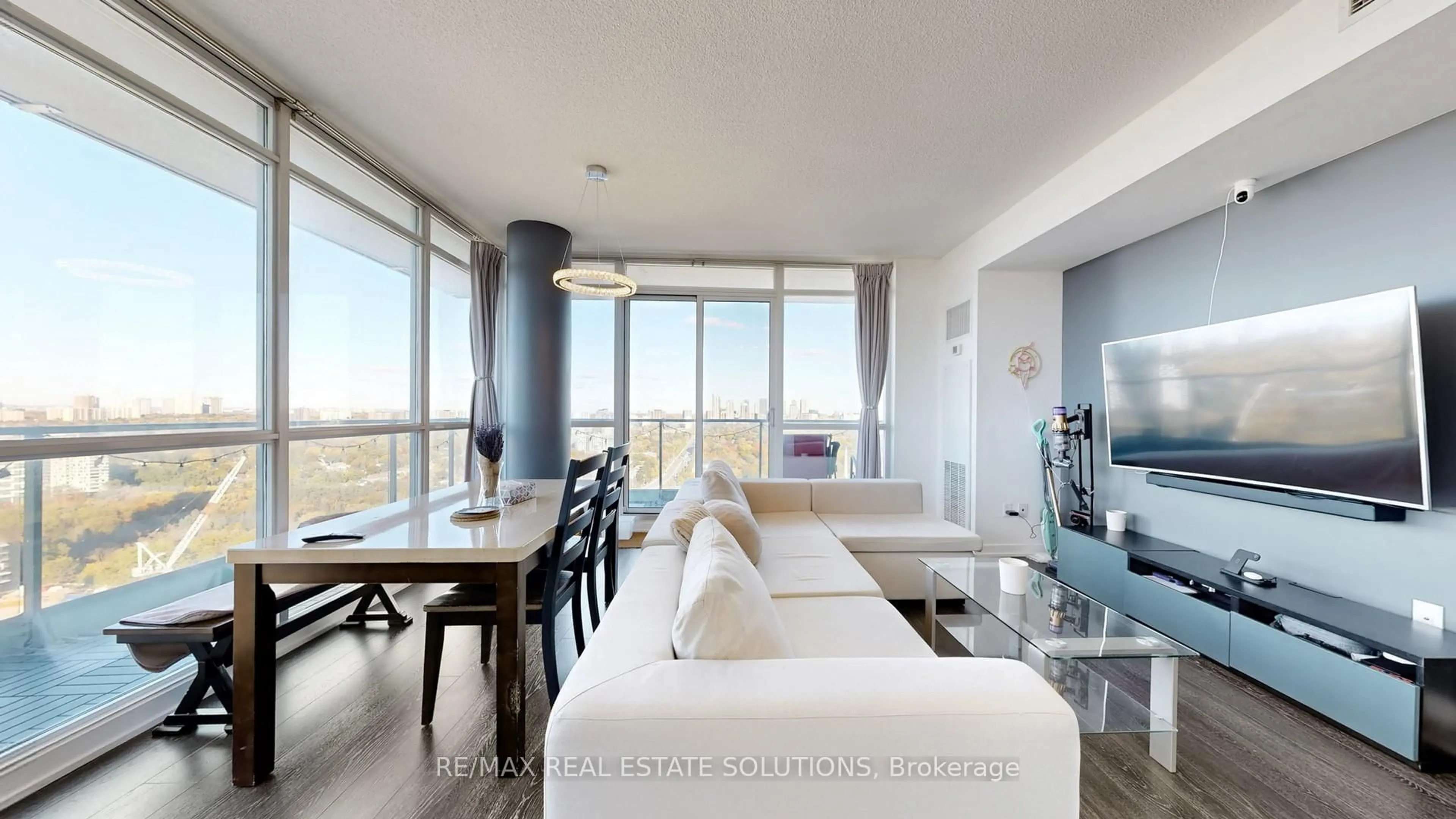 Living room with furniture, unknown for 33 Singer Crt #3102, Toronto Ontario M2K 0B4