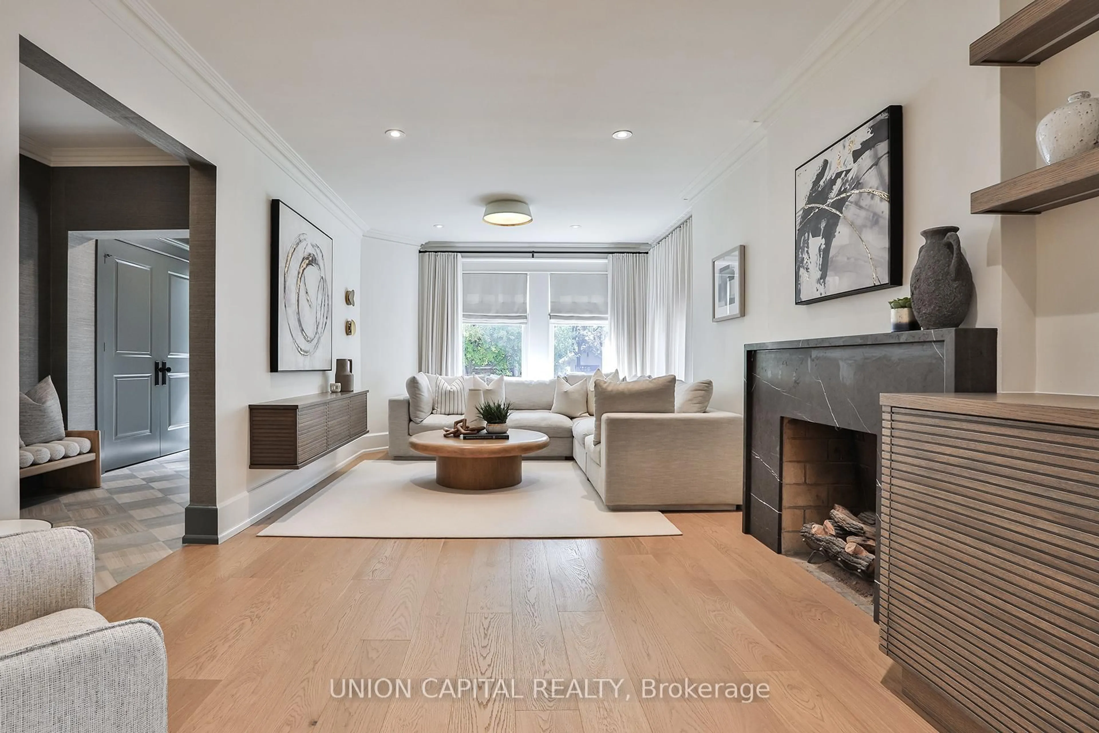 Living room with furniture, unknown for 16 Lytton Blvd, Toronto Ontario M4R 1L1