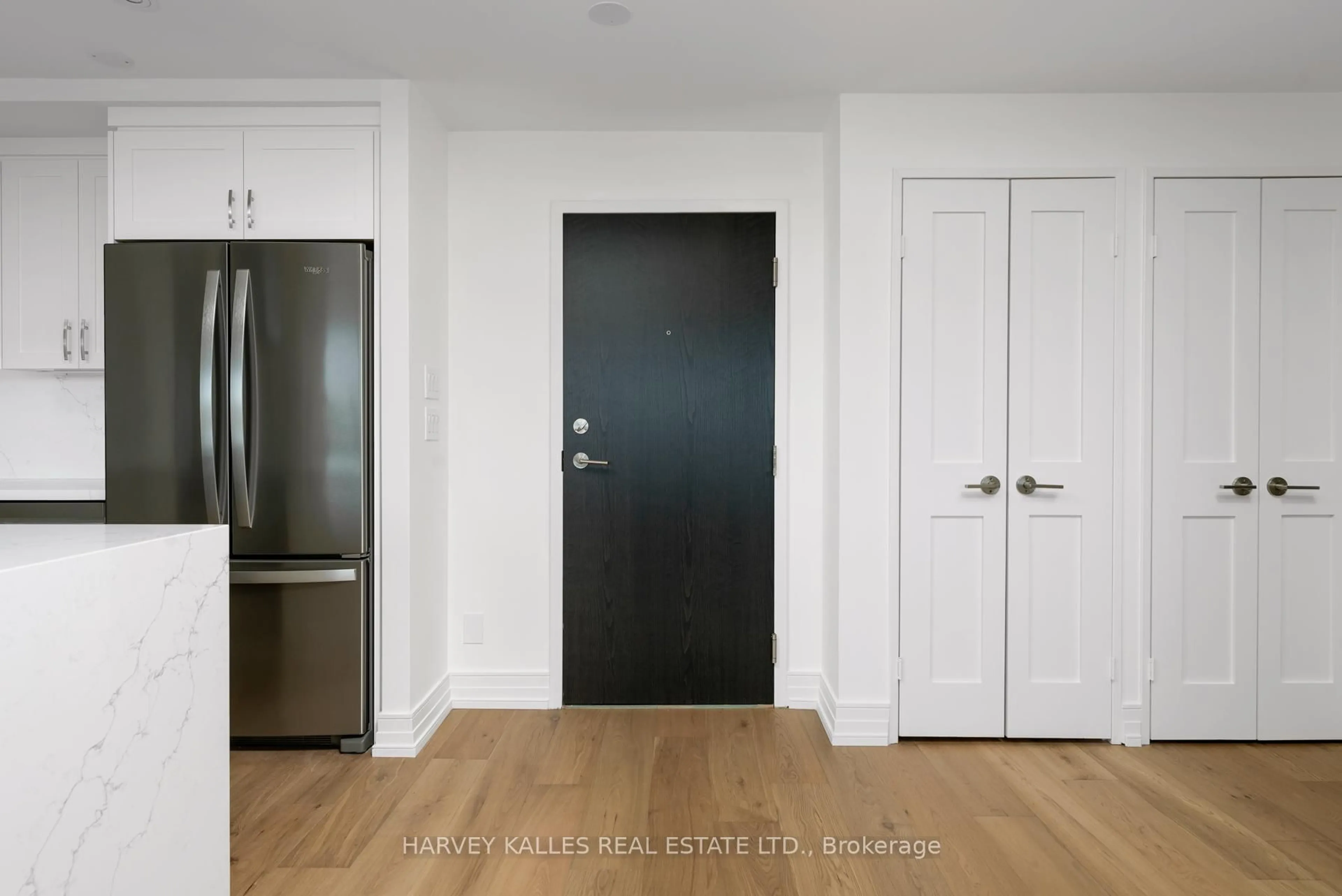 Indoor entryway for 3000 Bathurst St #1111, Toronto Ontario M6B 3B4