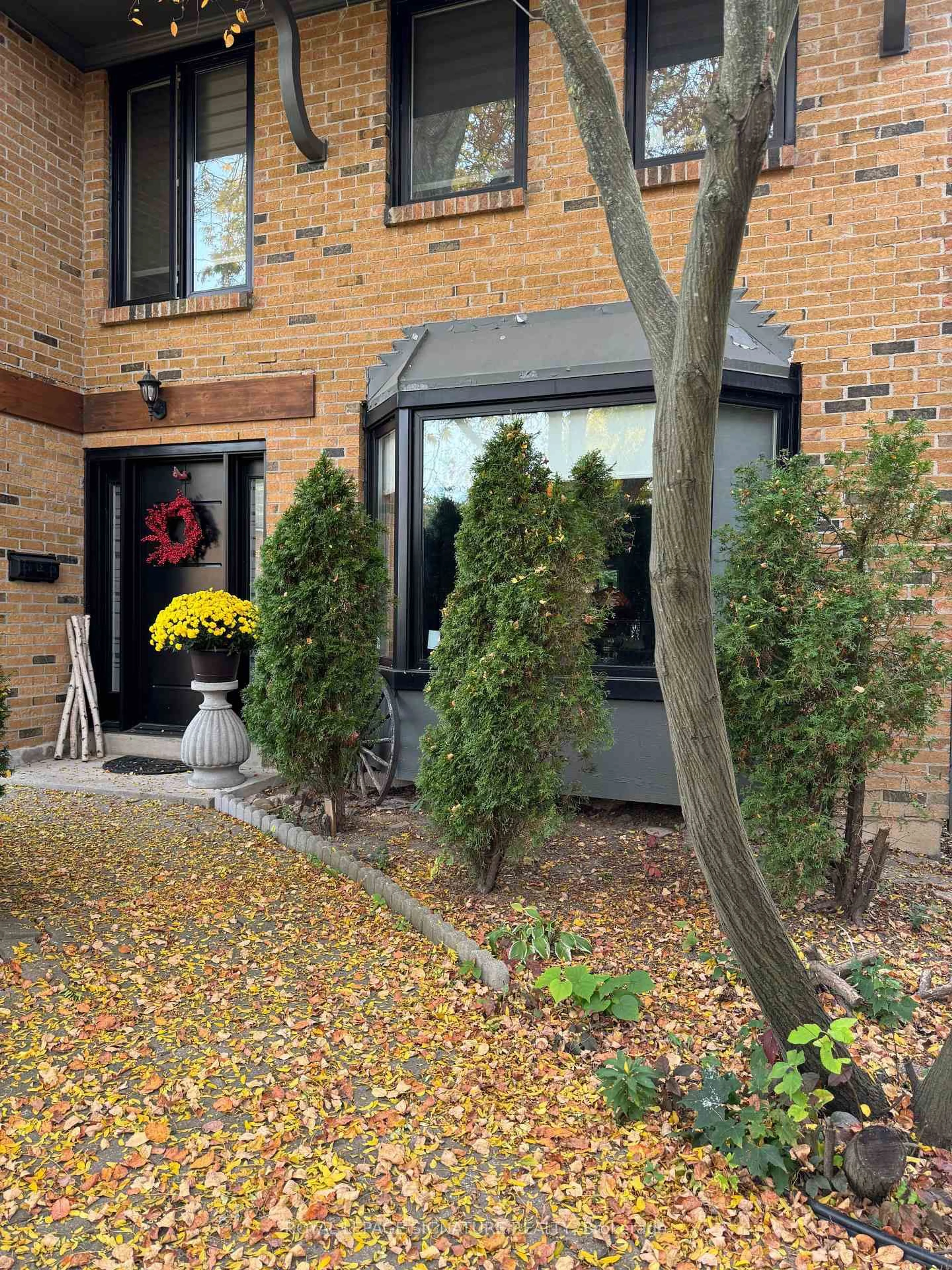 Home with brick exterior material, street for 30 Chiswell Cres, Toronto Ontario M2N 6E1