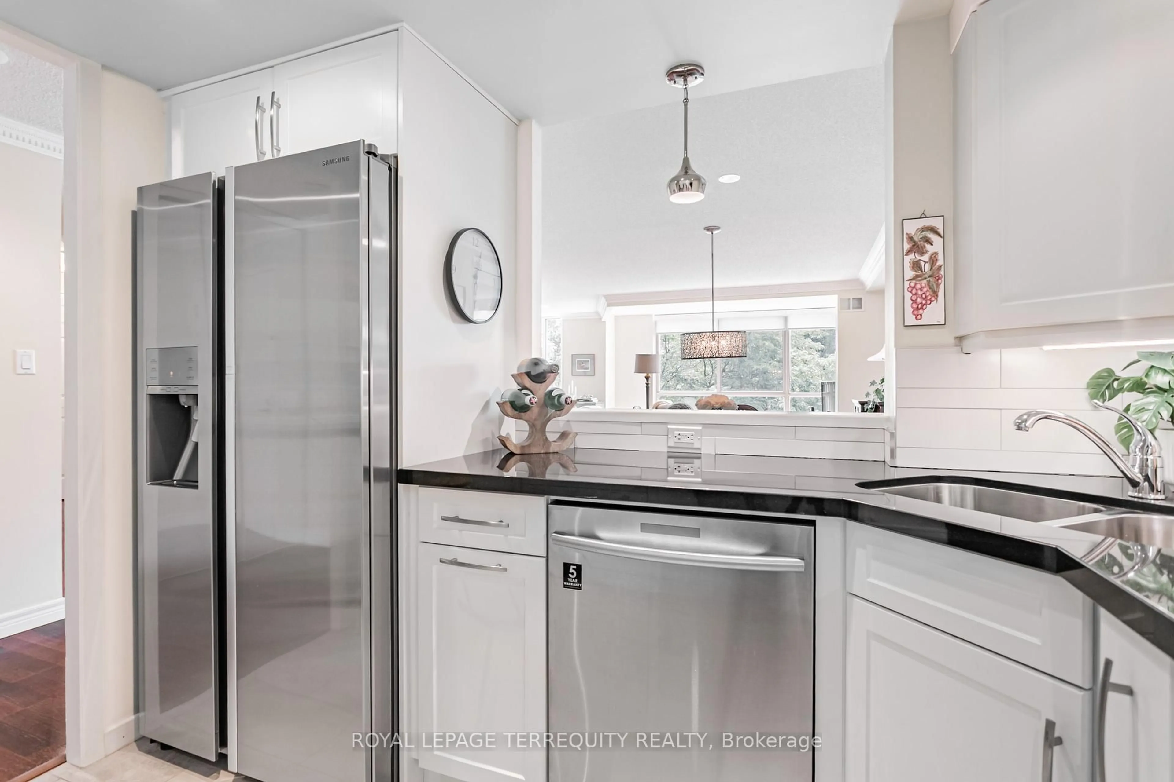 Contemporary kitchen, ceramic/tile floor for 225 Davenport Rd #605, Toronto Ontario M5R 3R2