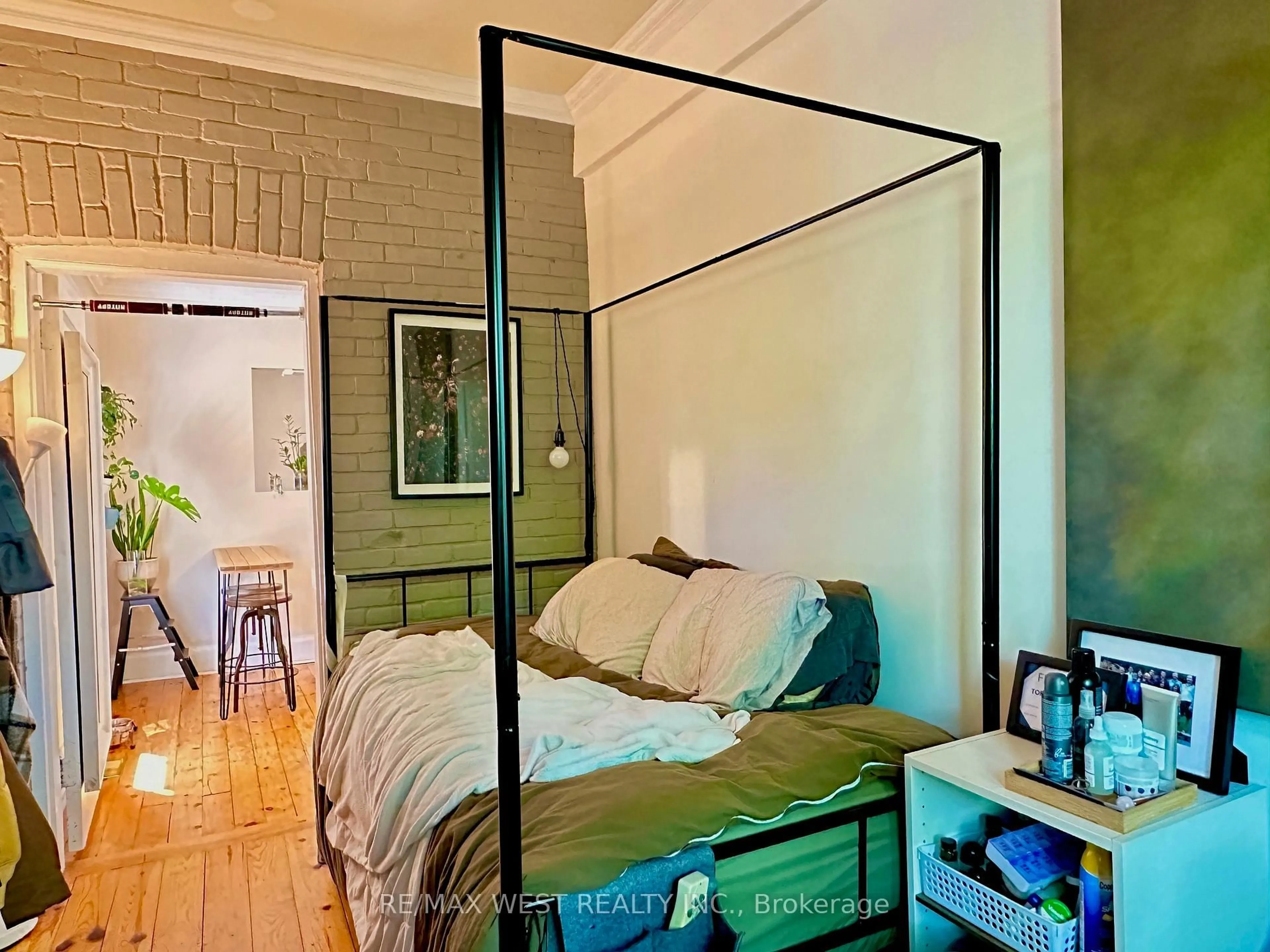 Bedroom with bed, unknown for 221 Albany Ave, Toronto Ontario M5R 3C7