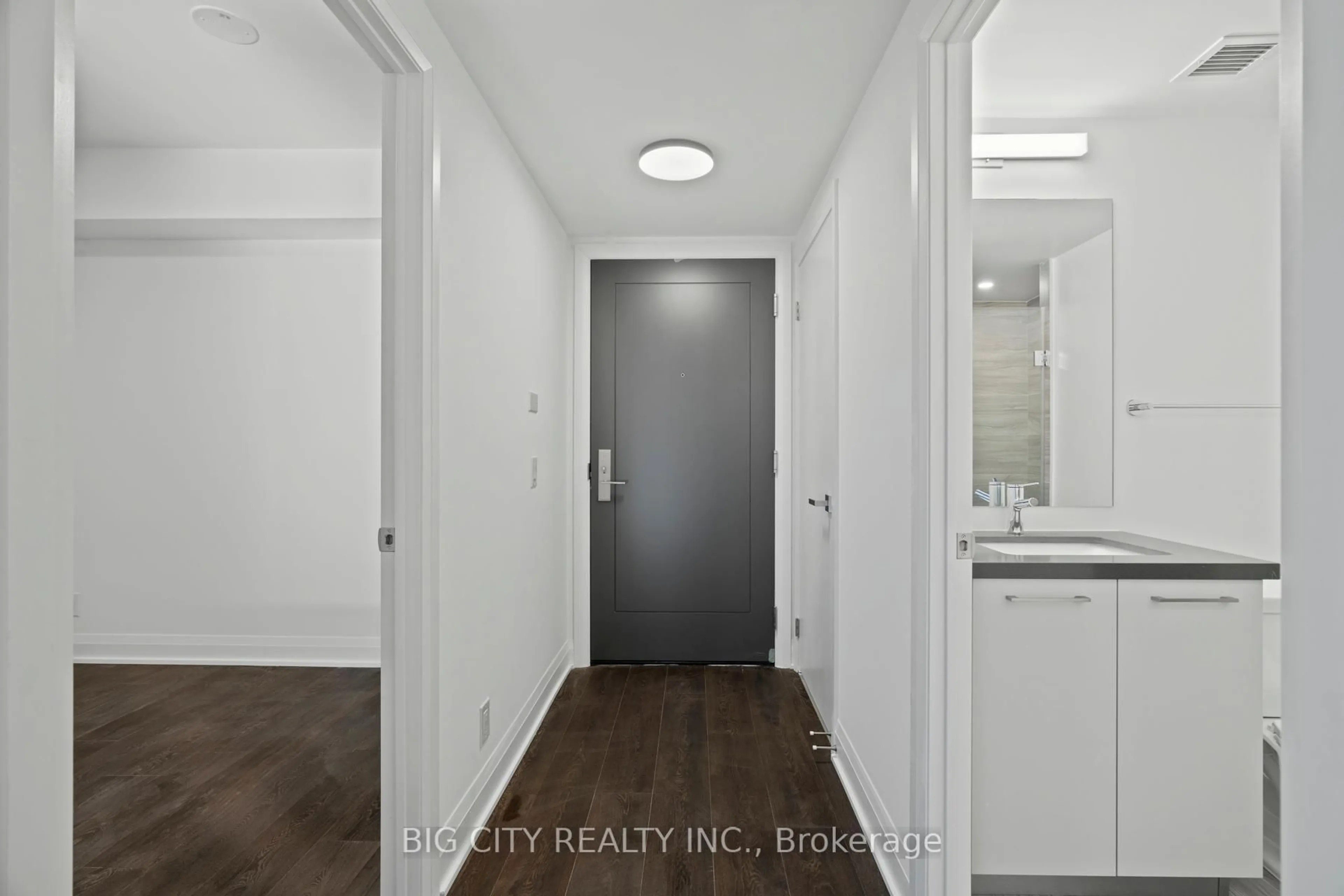 Indoor entryway for 33 Frederick Todd Way #328, Toronto Ontario M4G 0C9
