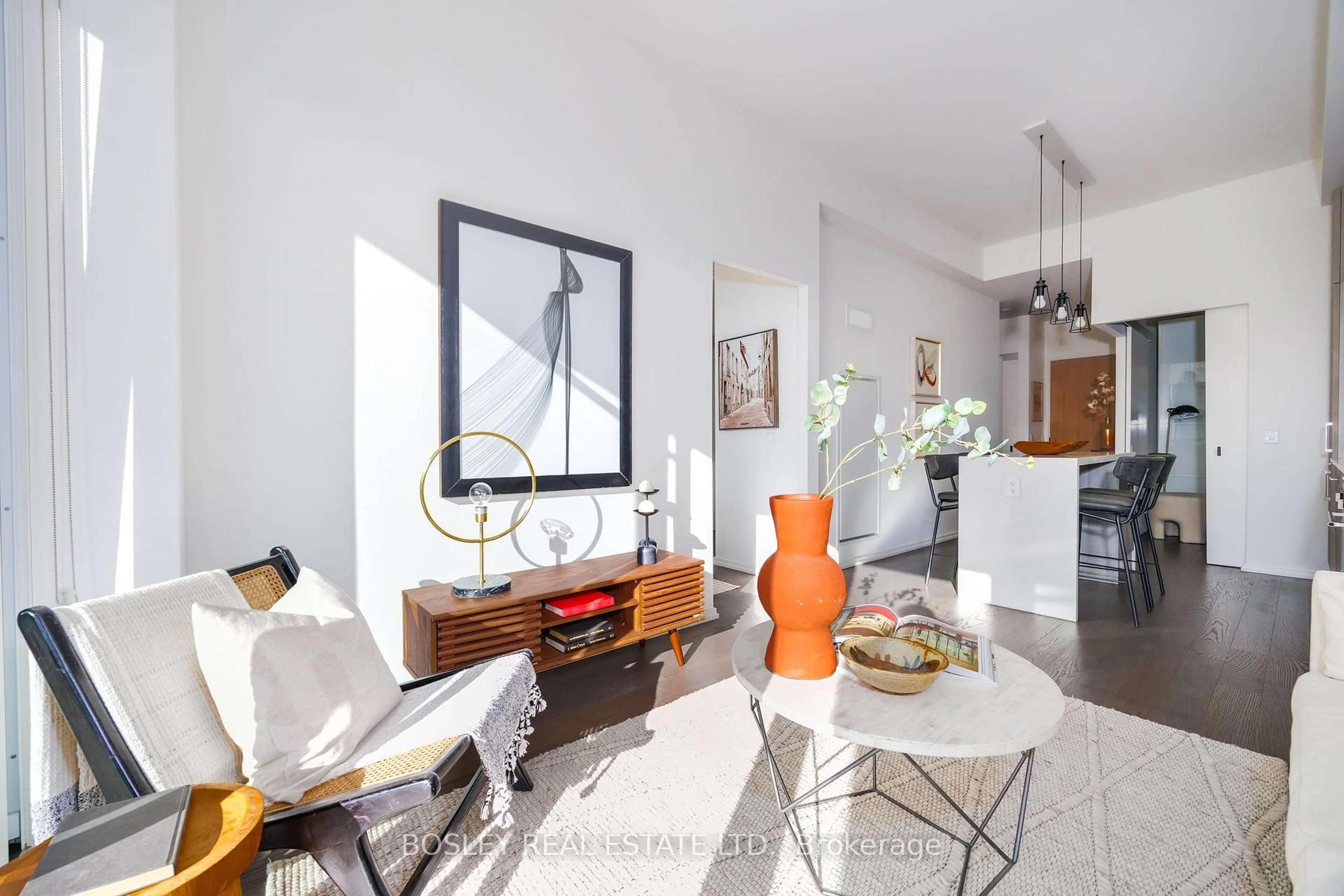 Living room with furniture, unknown for 8 Hillsdale Ave #932, Toronto Ontario M4S 0B2