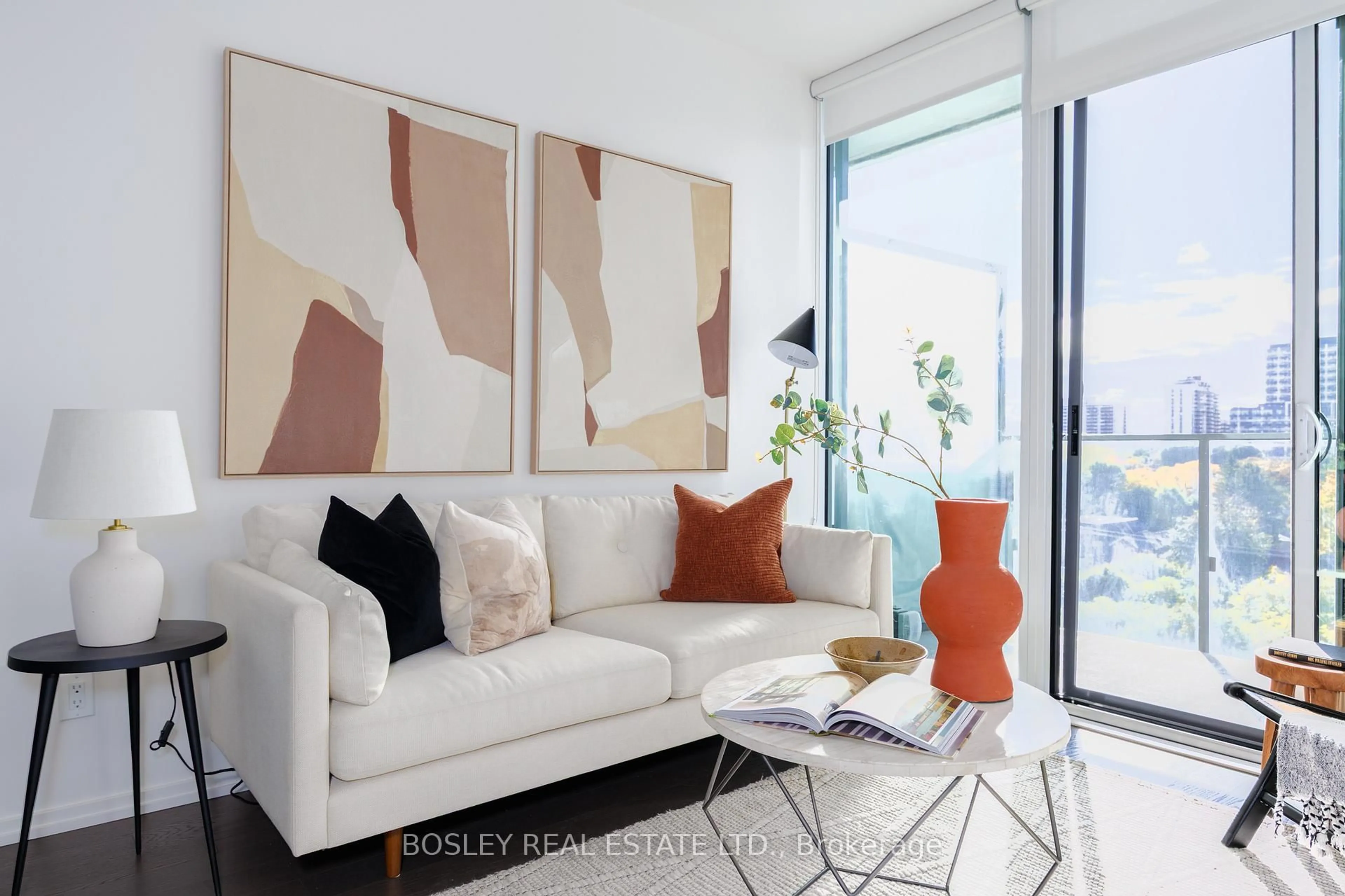 Living room with furniture, unknown for 8 Hillsdale Ave #932, Toronto Ontario M4S 0B2