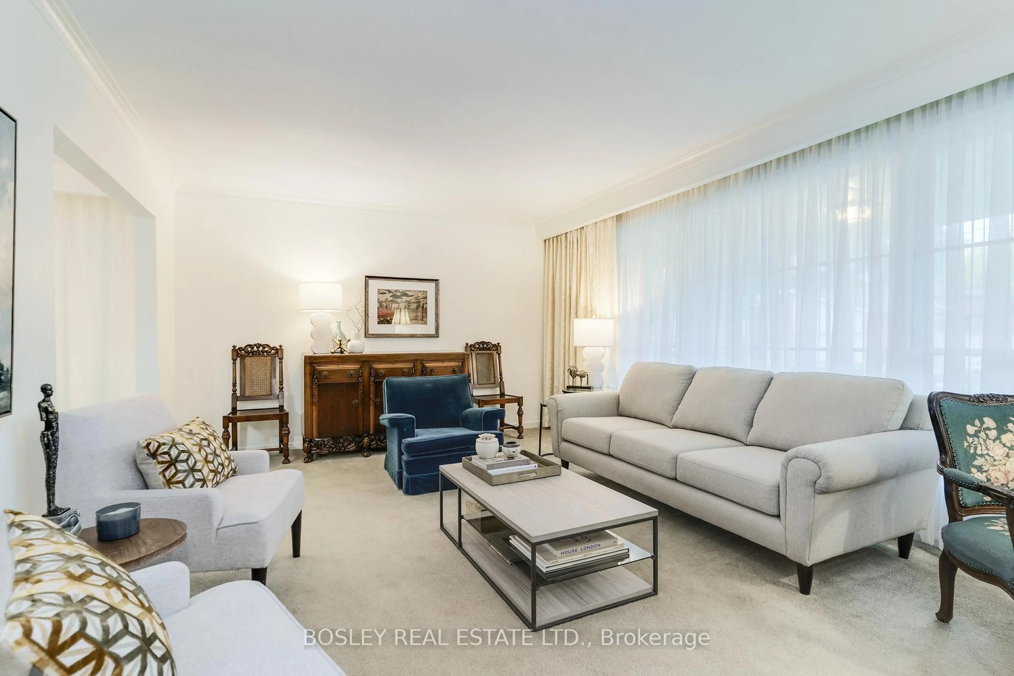 Living room with furniture, unknown for 120 Rockford Rd, Toronto Ontario M2R 3A7