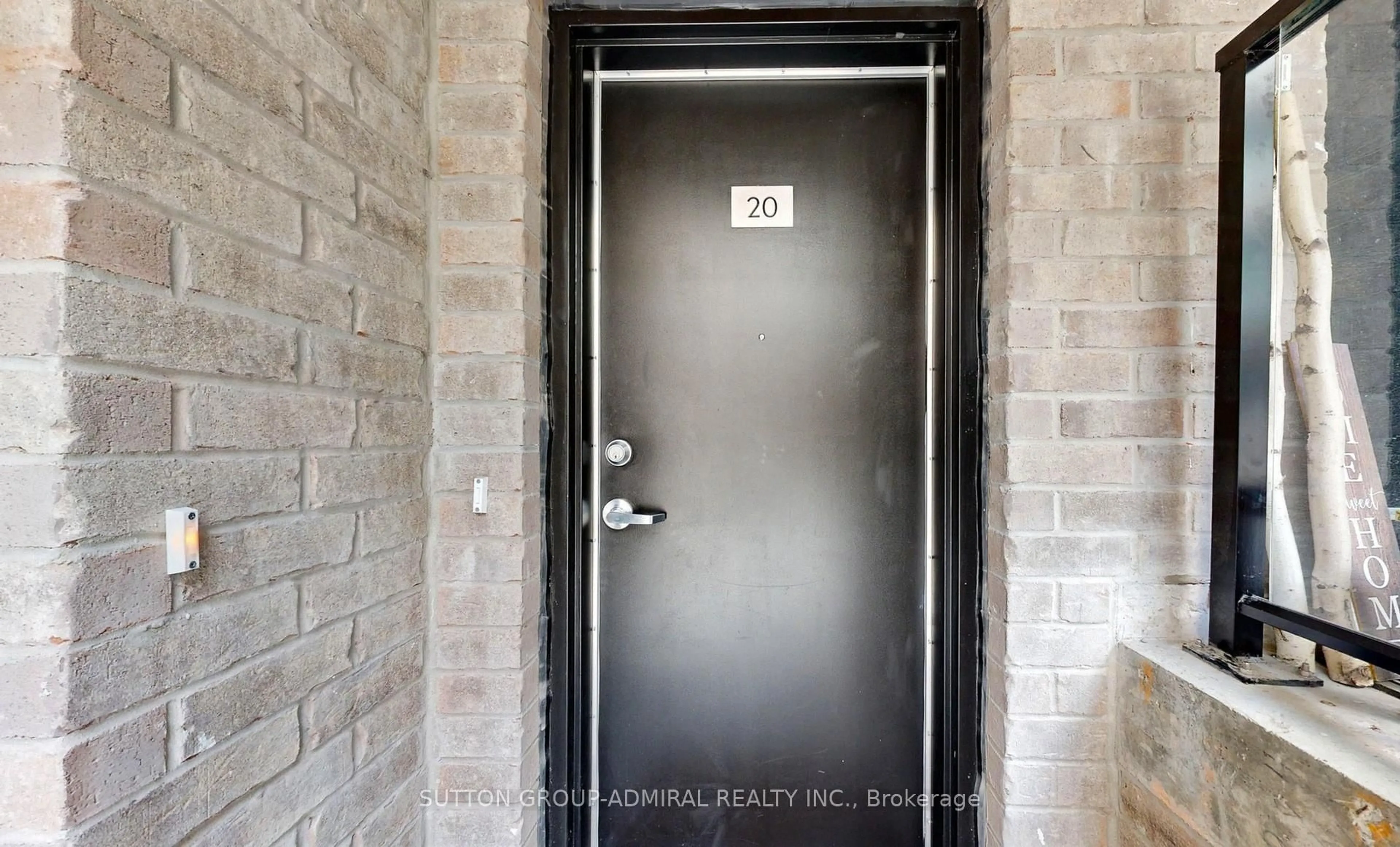 Indoor entryway for 851 Sheppard Ave #TH20, Toronto Ontario M3H 0G2