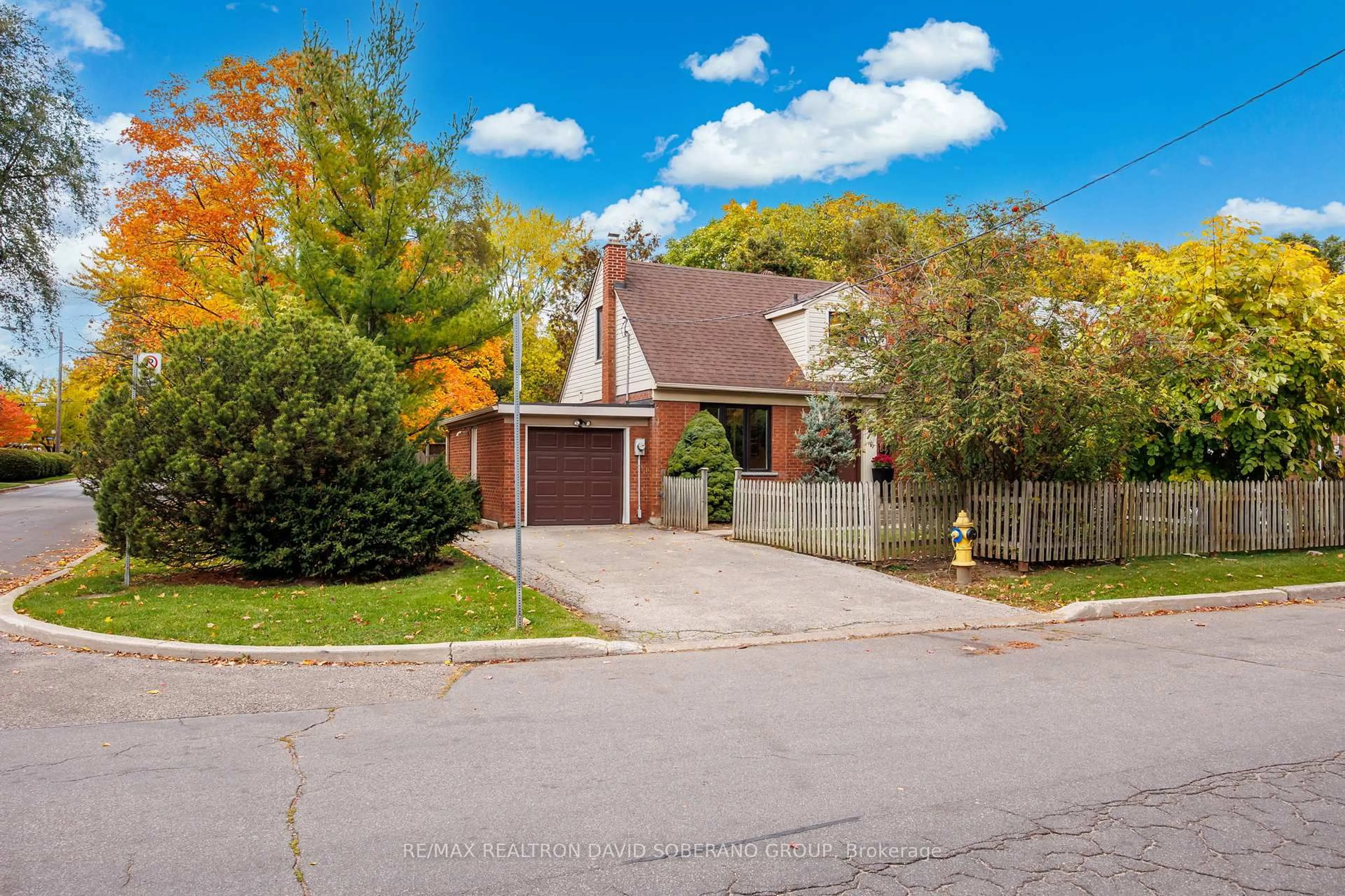 Unknown for 28 Touraine Ave, Toronto Ontario M3H 1R1
