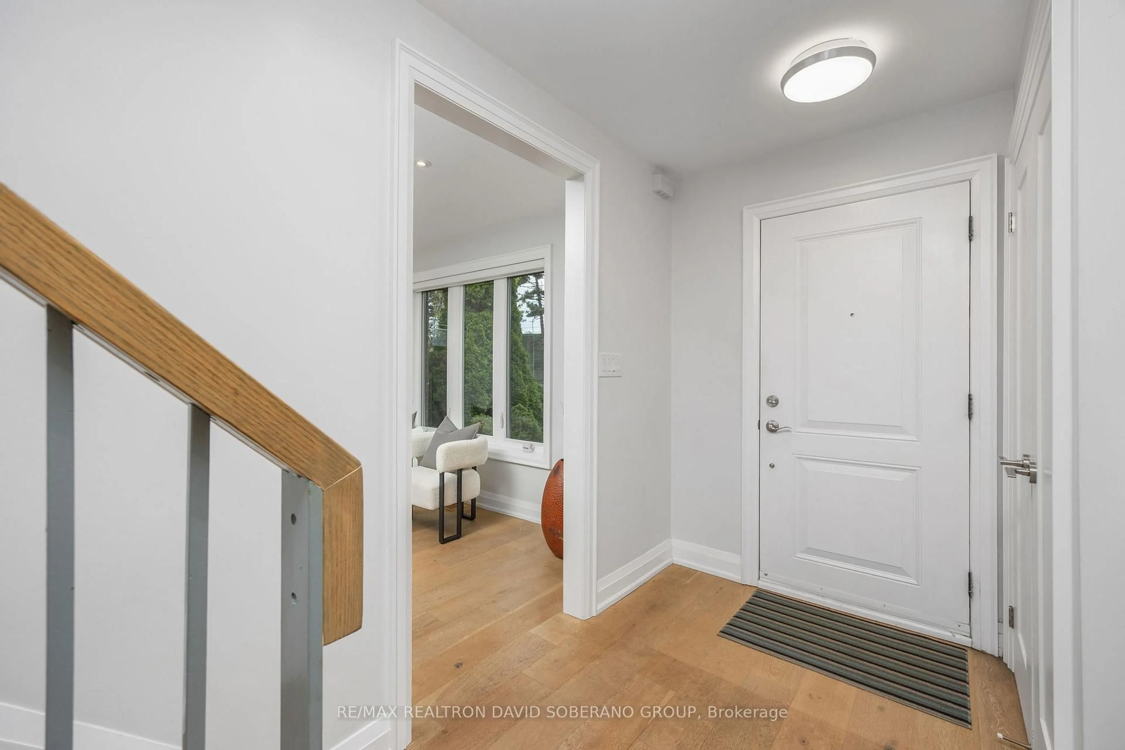 Indoor entryway for 28 Touraine Ave, Toronto Ontario M3H 1R1