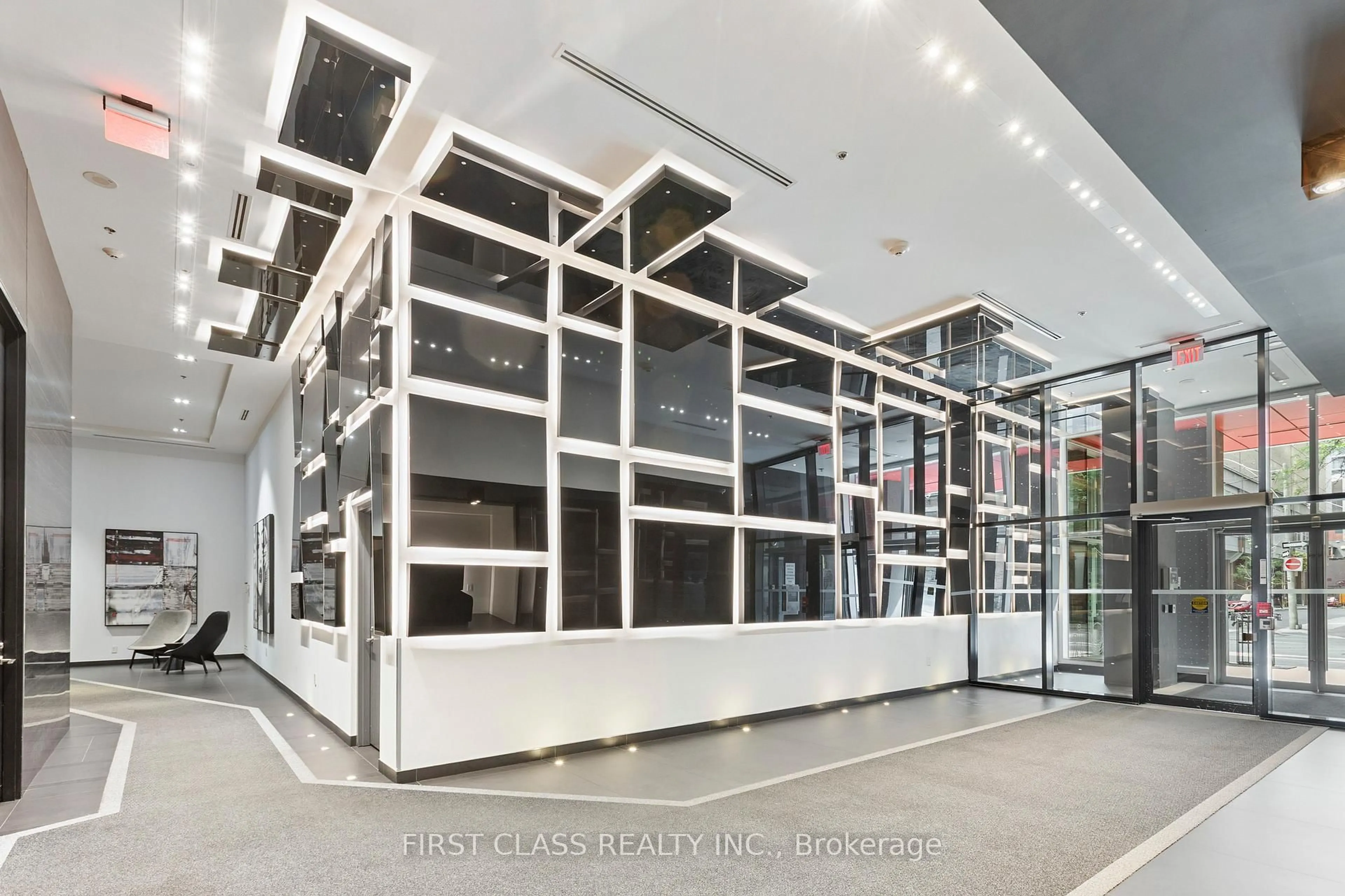 Indoor foyer for 318 Richmond St #2408, Toronto Ontario M5V 1X2