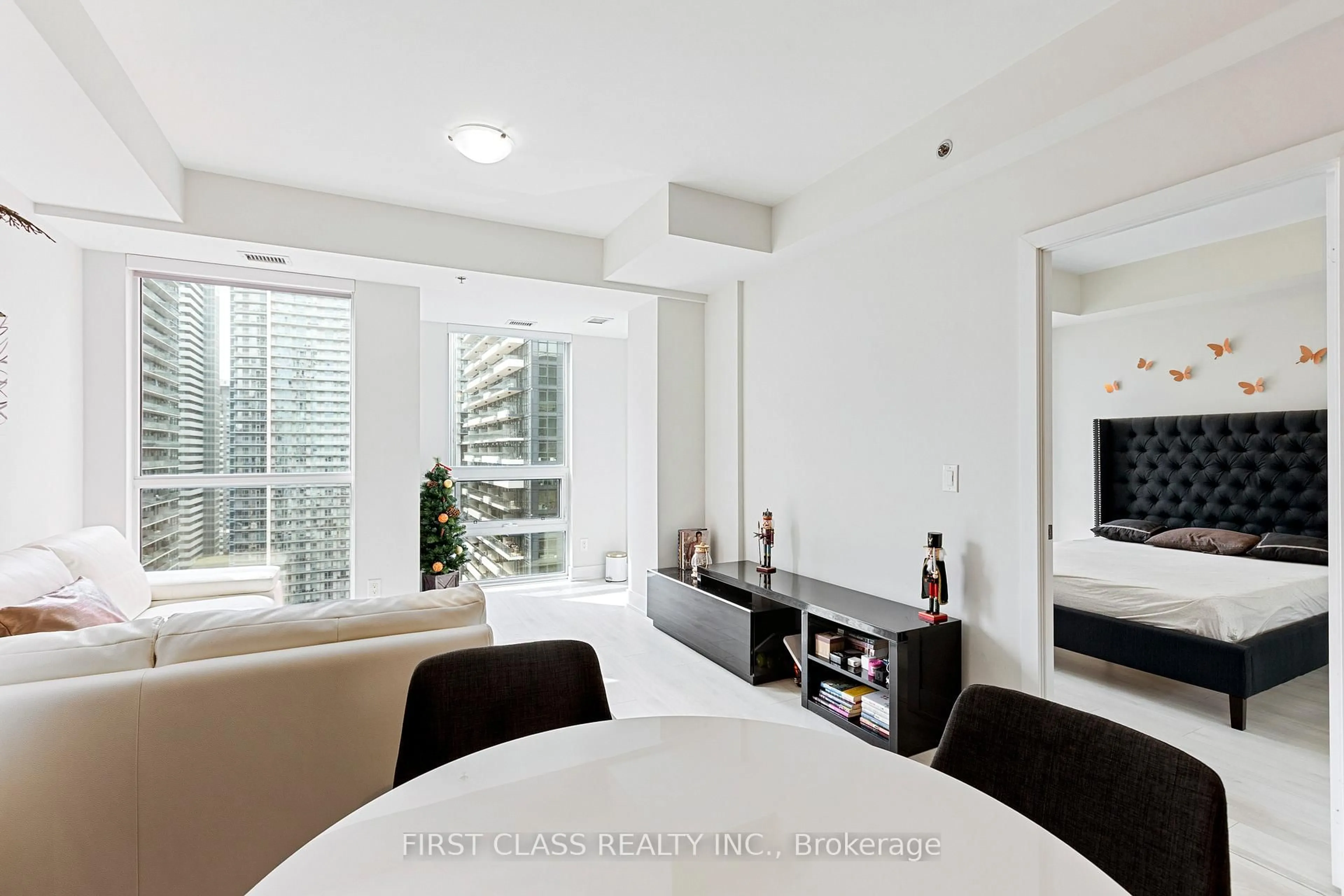 Living room with furniture, unknown for 318 Richmond St #2408, Toronto Ontario M5V 1X2