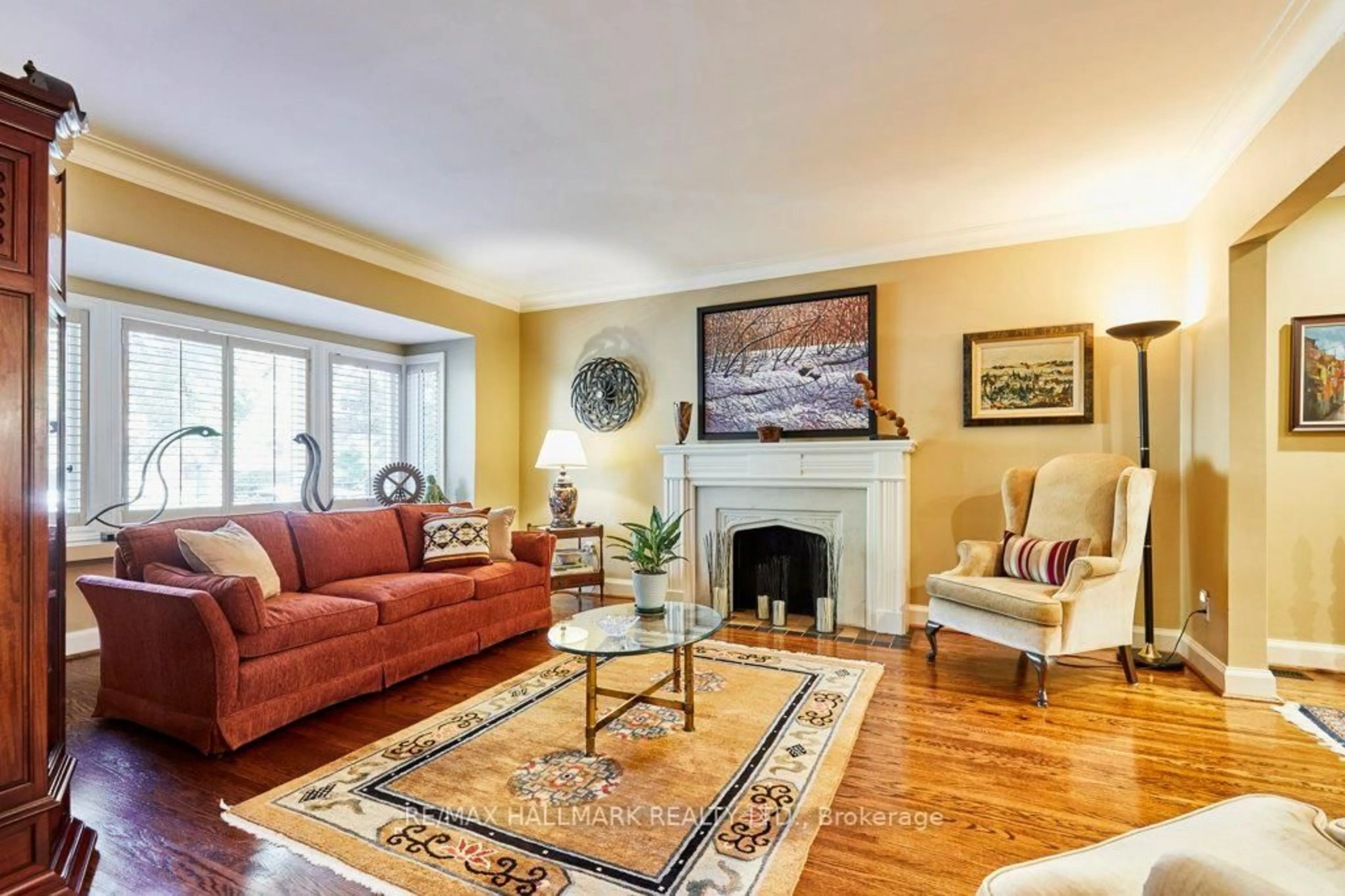 Living room with furniture, unknown for 106 Kimbark Blvd, Toronto Ontario M5N 2Y2