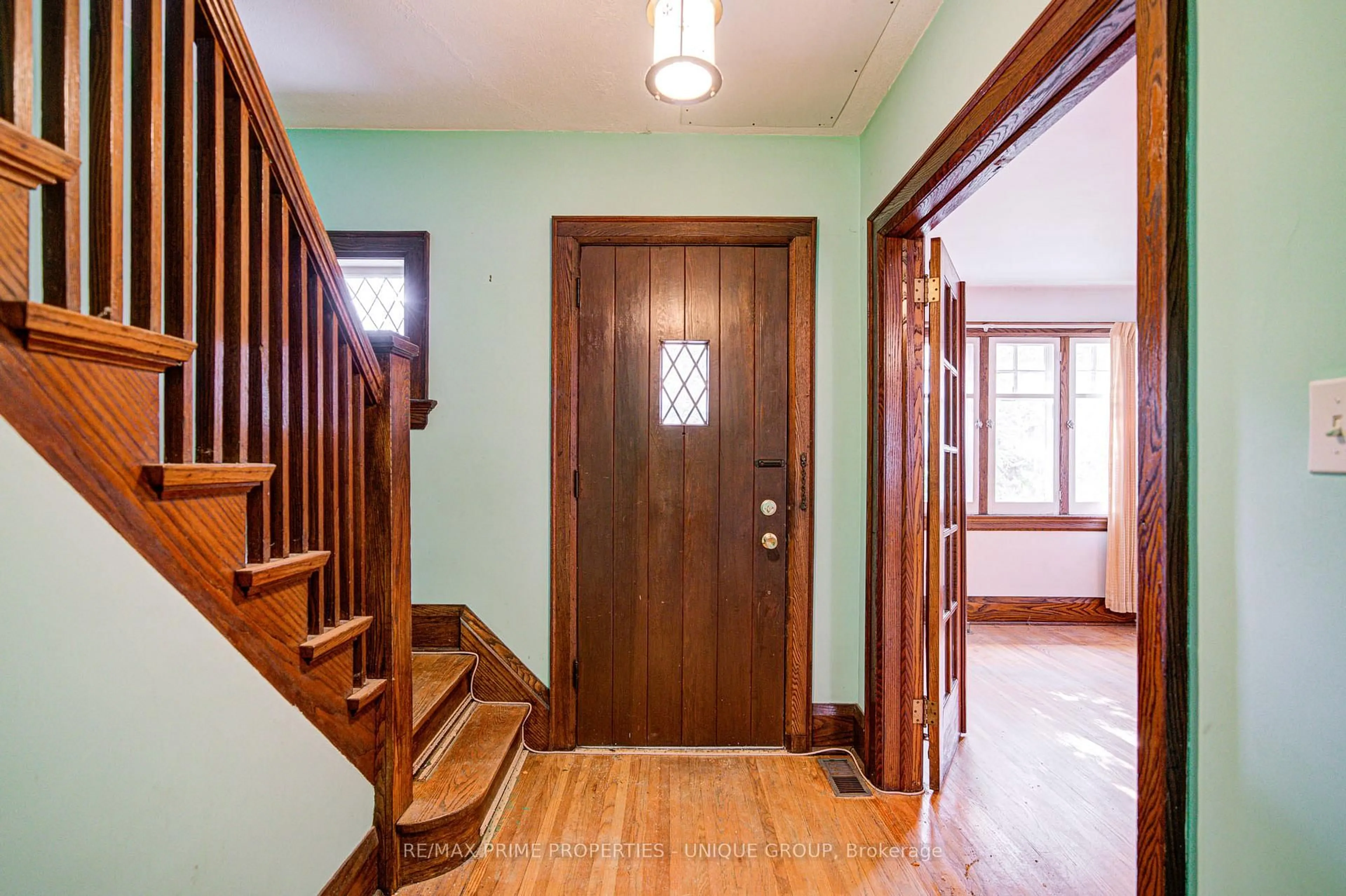Indoor entryway for 156 Brookdale Ave, Toronto Ontario M5M 1P5