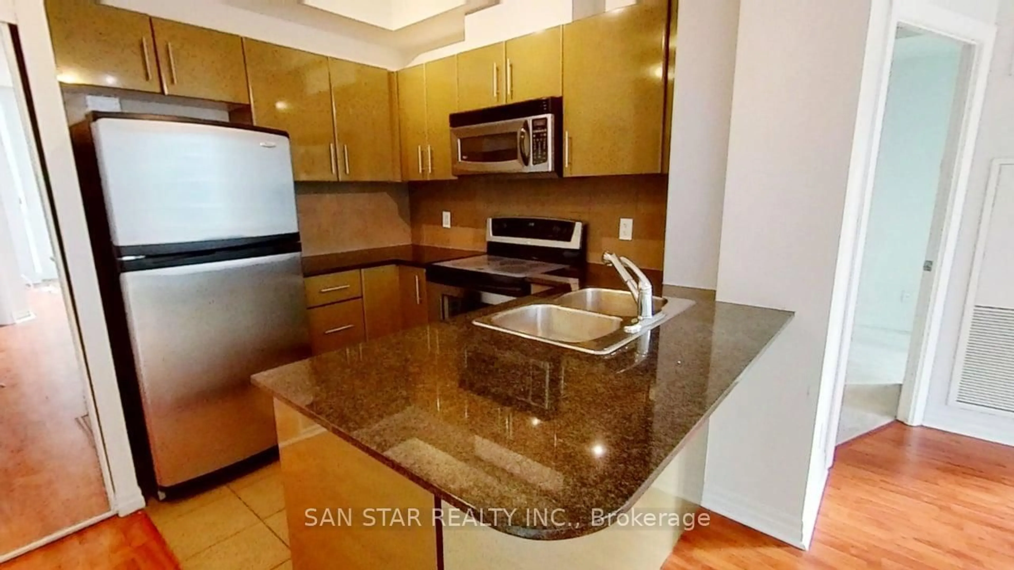 Standard kitchen, ceramic/tile floor for 16 Yonge St #2201, Toronto Ontario M5E 2A1