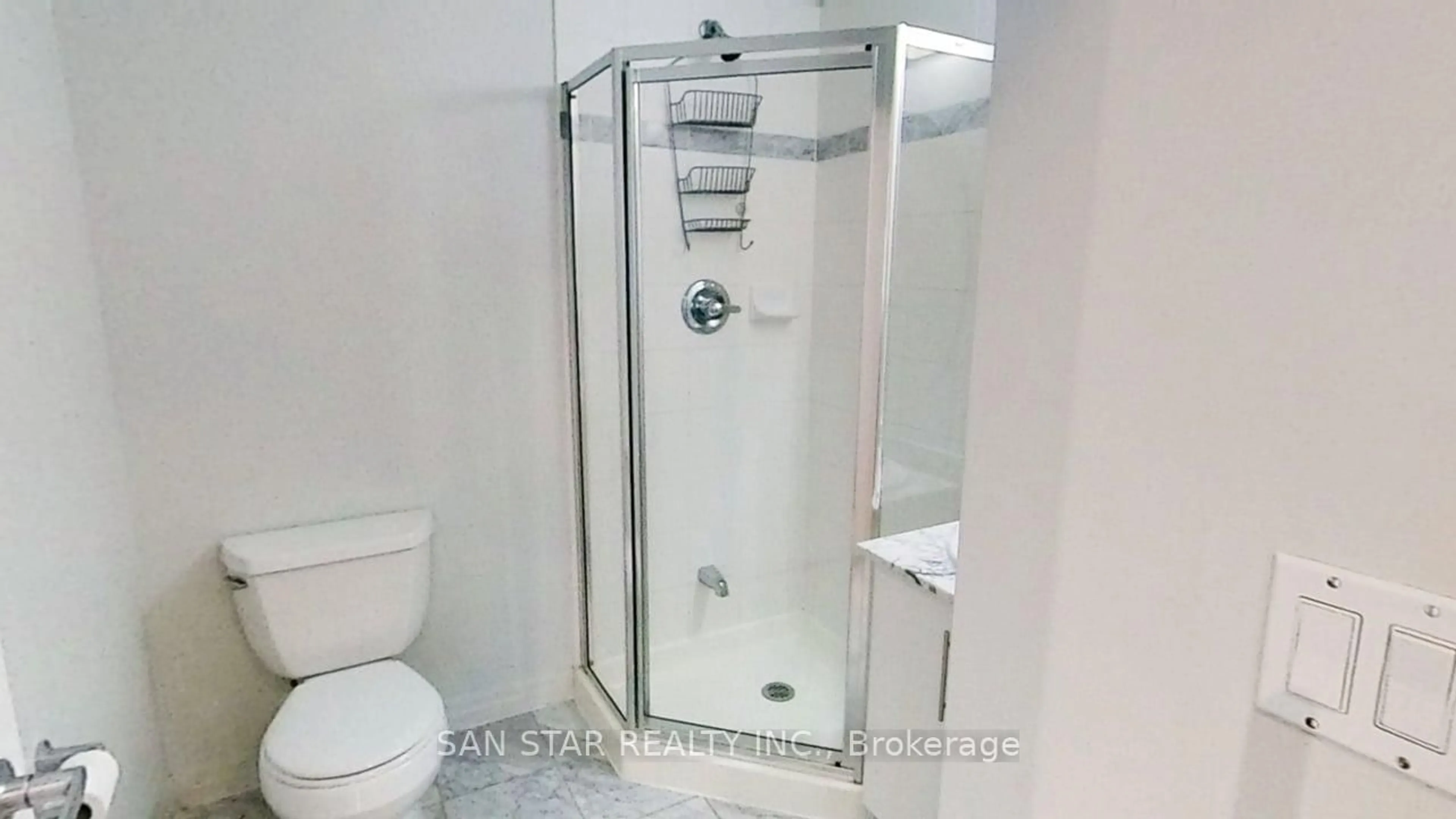 Standard bathroom, ceramic/tile floor for 16 Yonge St #2201, Toronto Ontario M5E 2A1