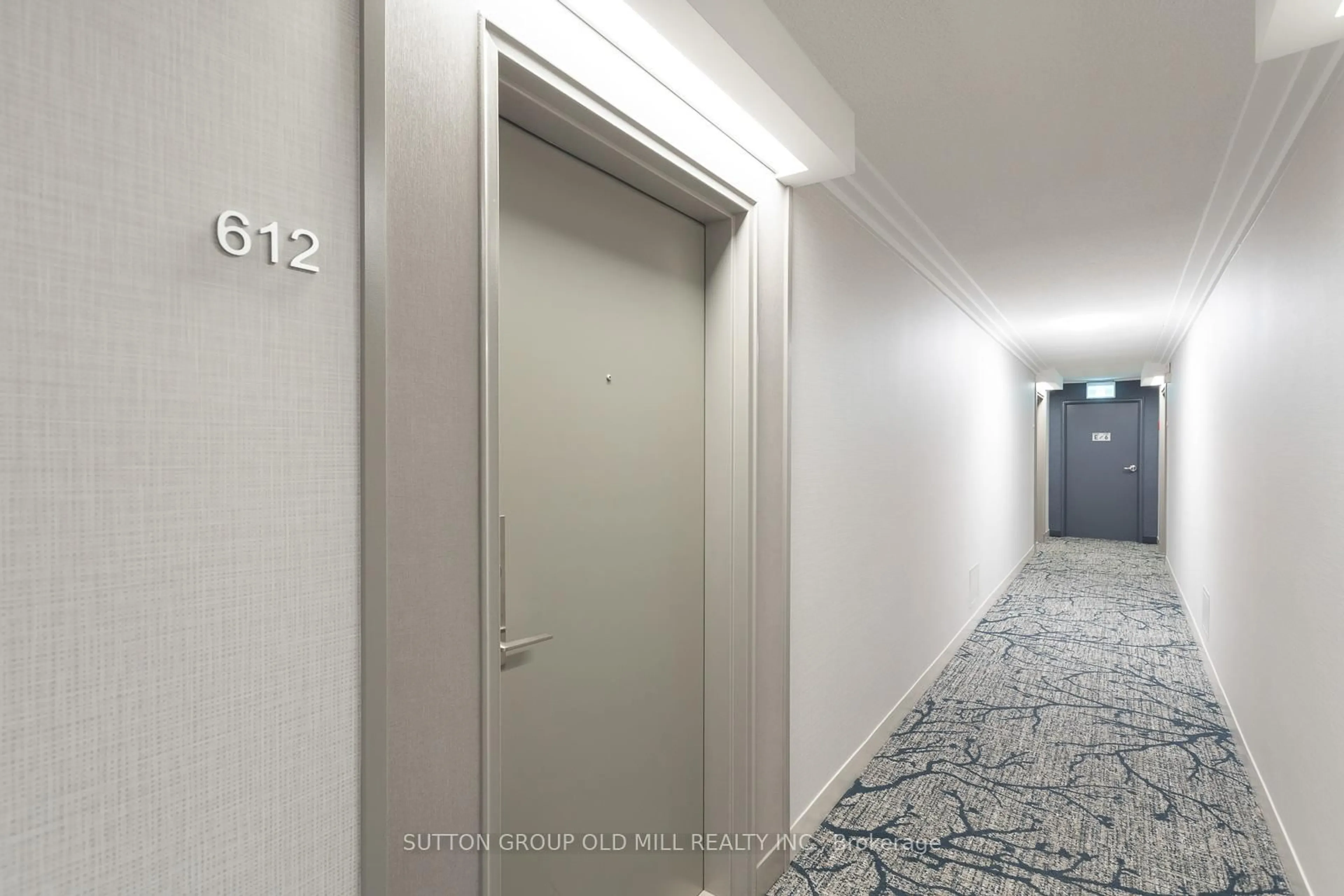 Indoor foyer for 580 Christie St #612, Toronto Ontario M6G 3E3