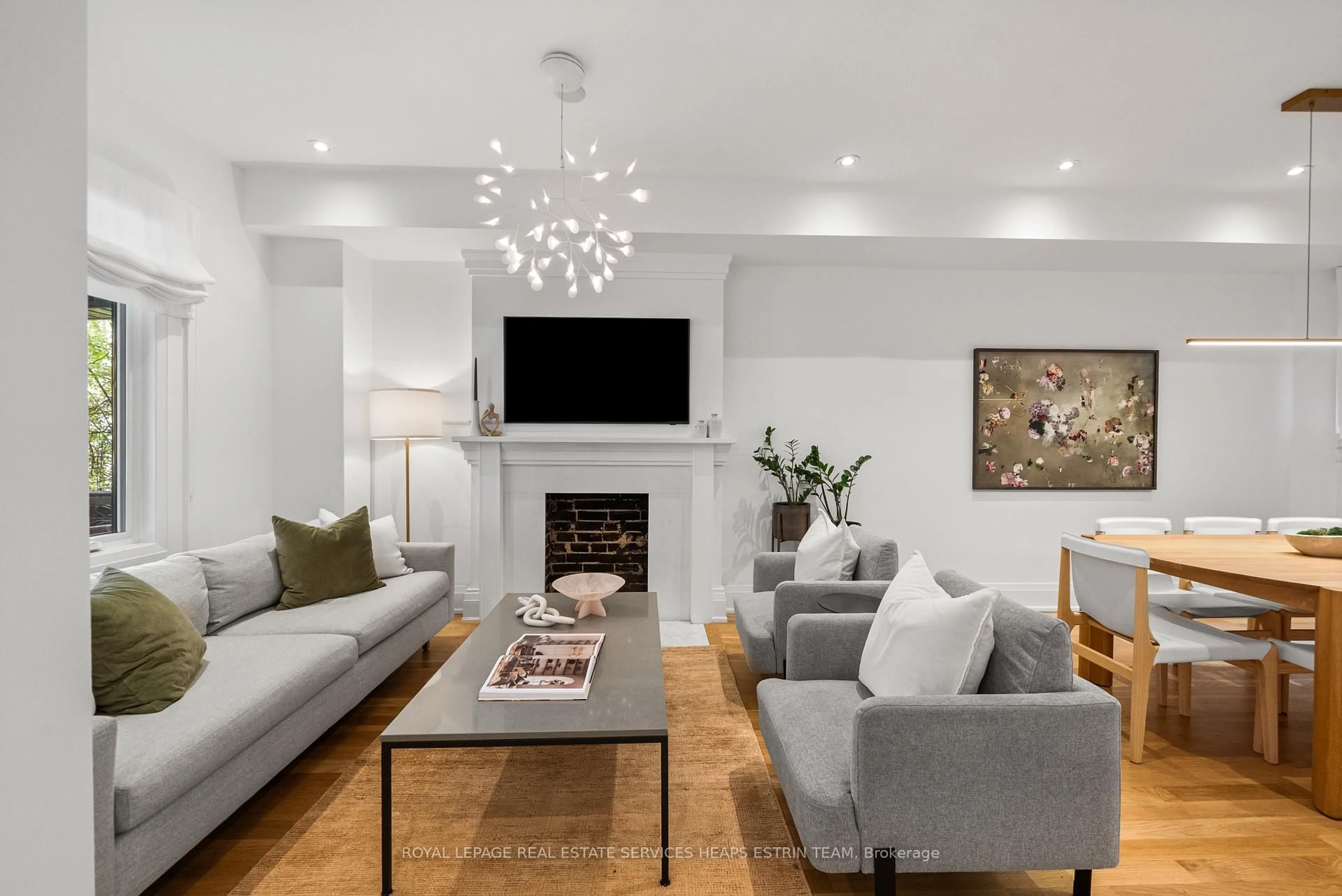 Living room with furniture, unknown for 206 Howland Ave, Toronto Ontario M5R 3B6