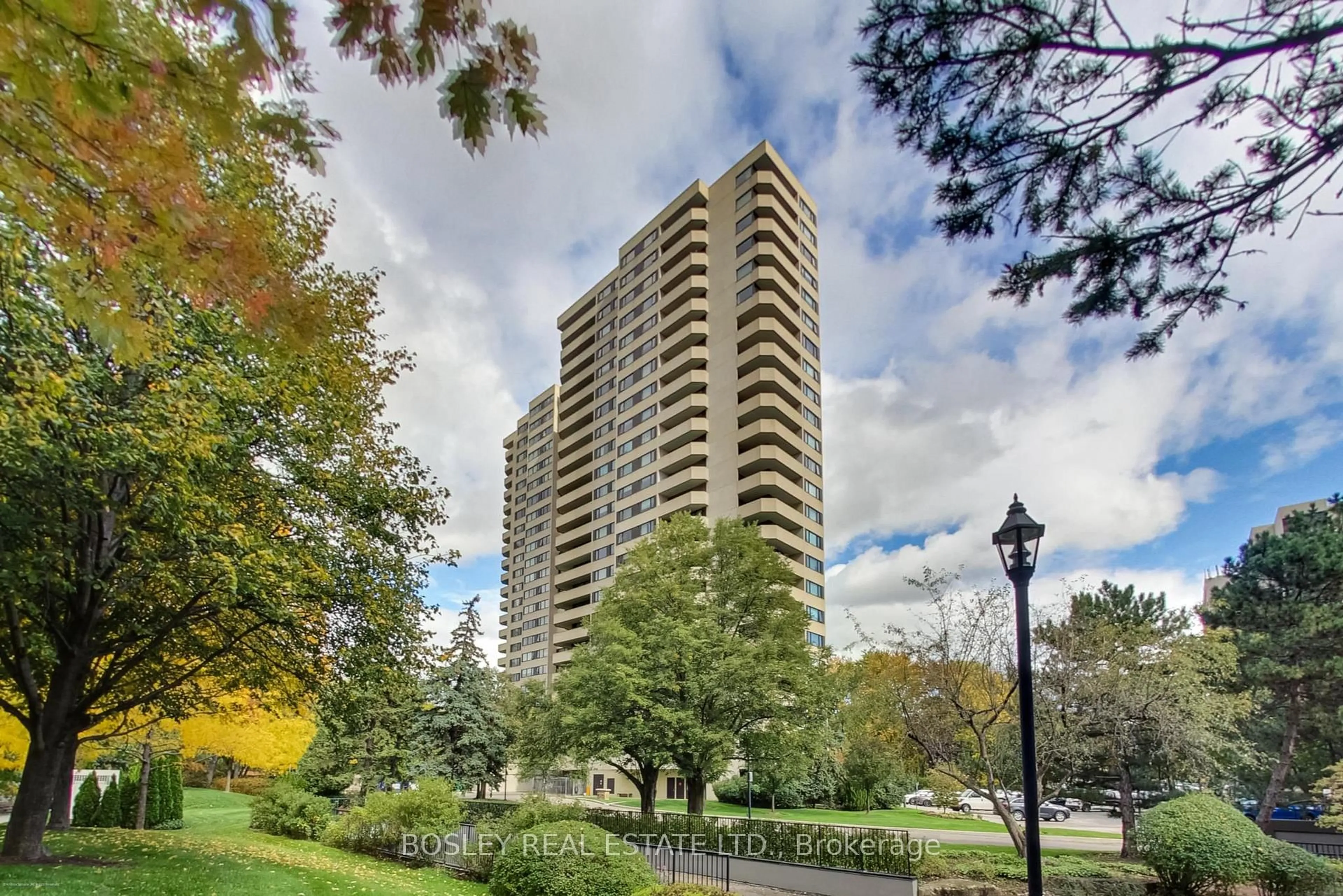 Unknown for 75 Wynford Heights Cres #902, Toronto Ontario M3C 3H9