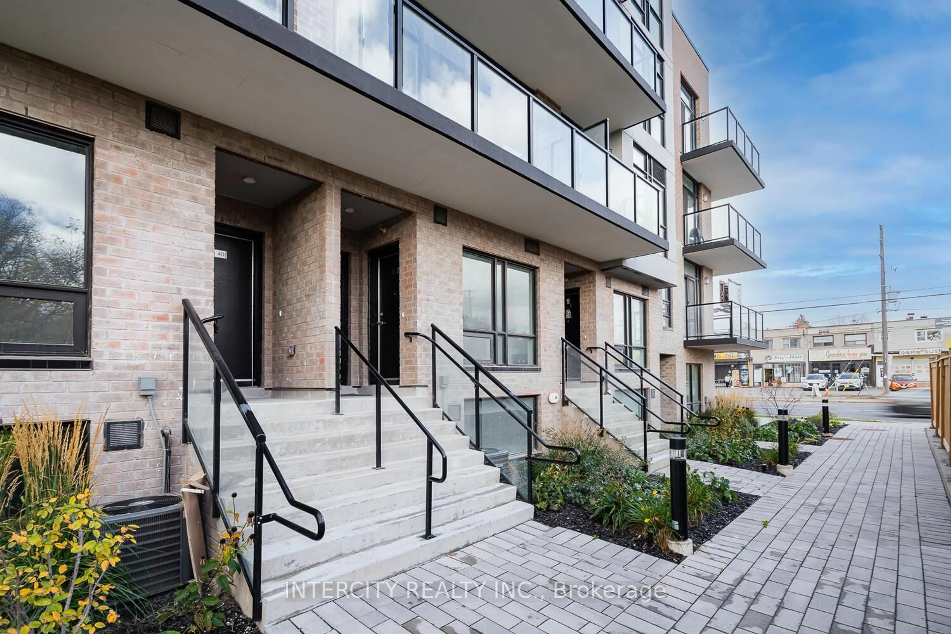 Patio, street for 851 Sheppard Ave #38, Toronto Ontario M3H 0G2