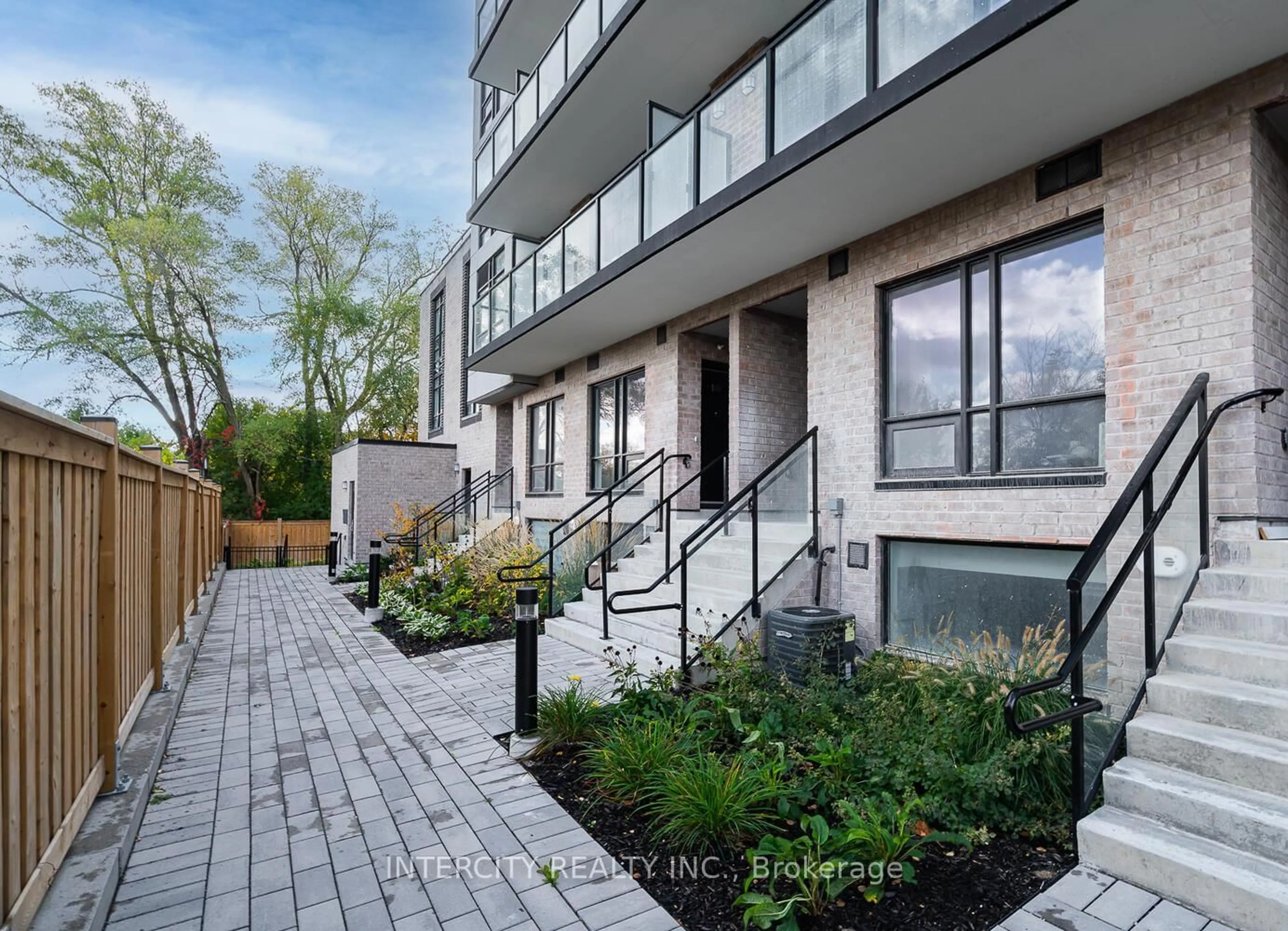 Patio, street for 851 Sheppard Ave #38, Toronto Ontario M3H 0G2