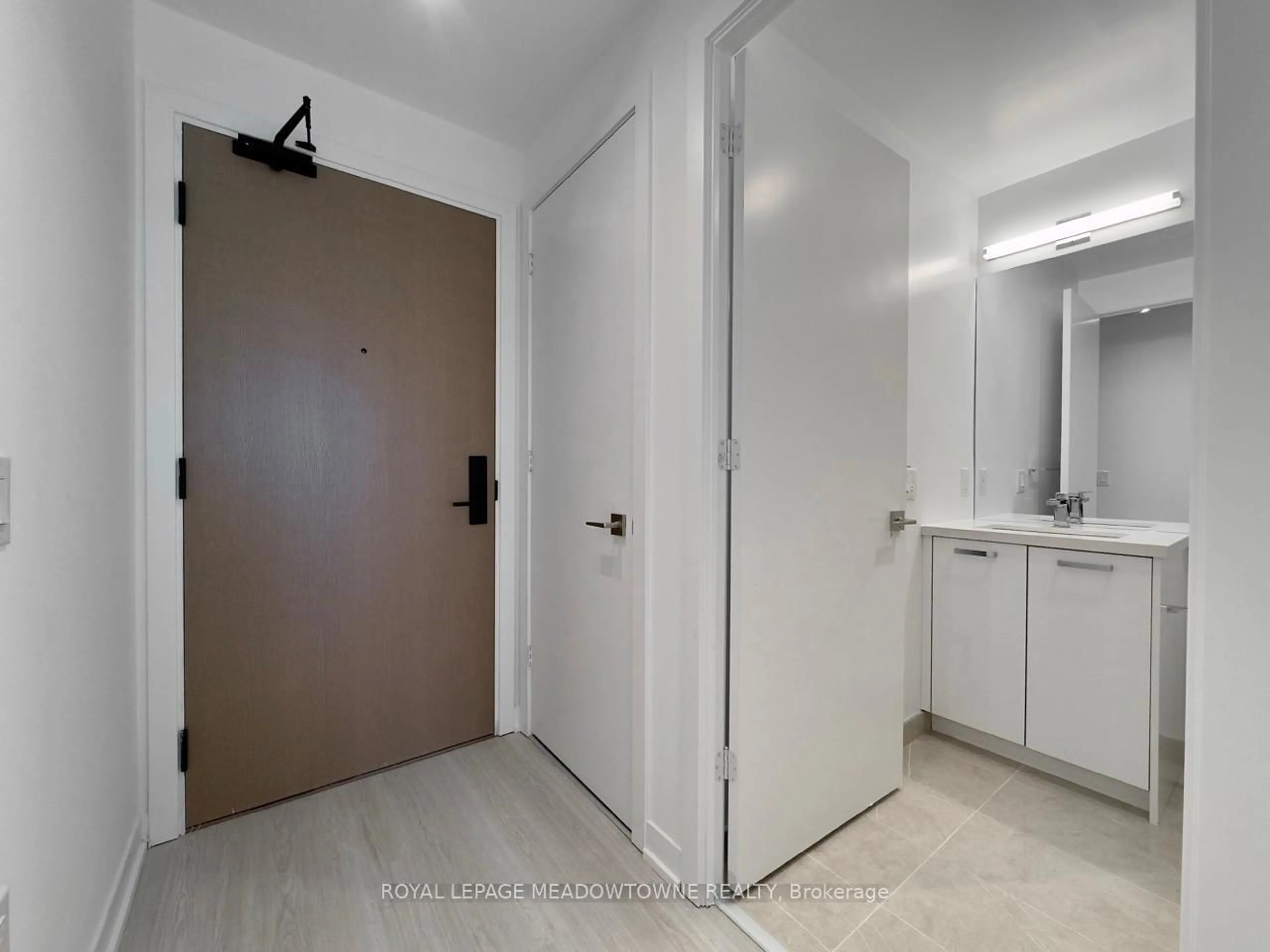 A pic of a room for 195 McCaul St #1707, Toronto Ontario M5T 0E5