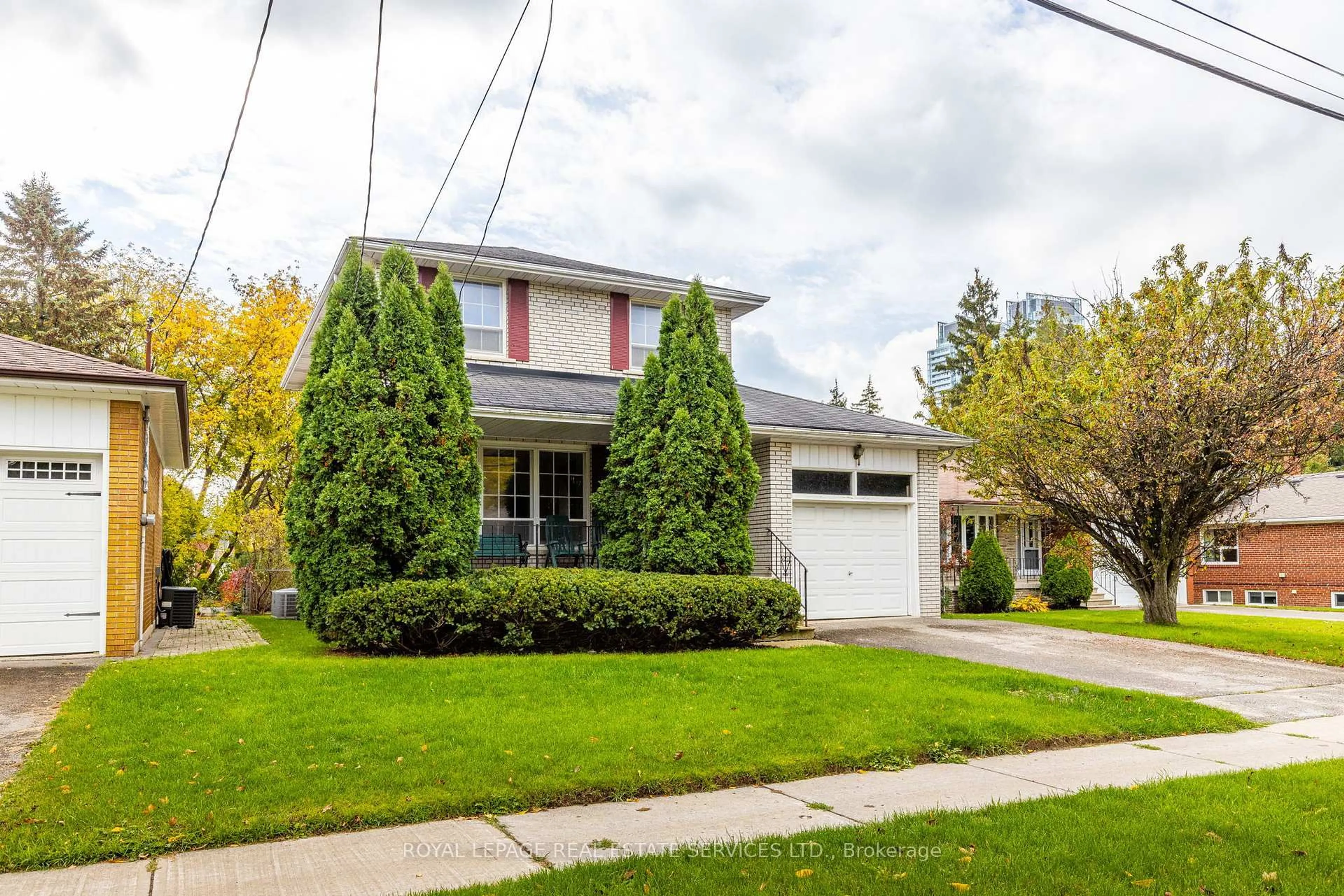 Home with vinyl exterior material, street for 29 Doverwood Crt, Toronto Ontario M2M 2G6