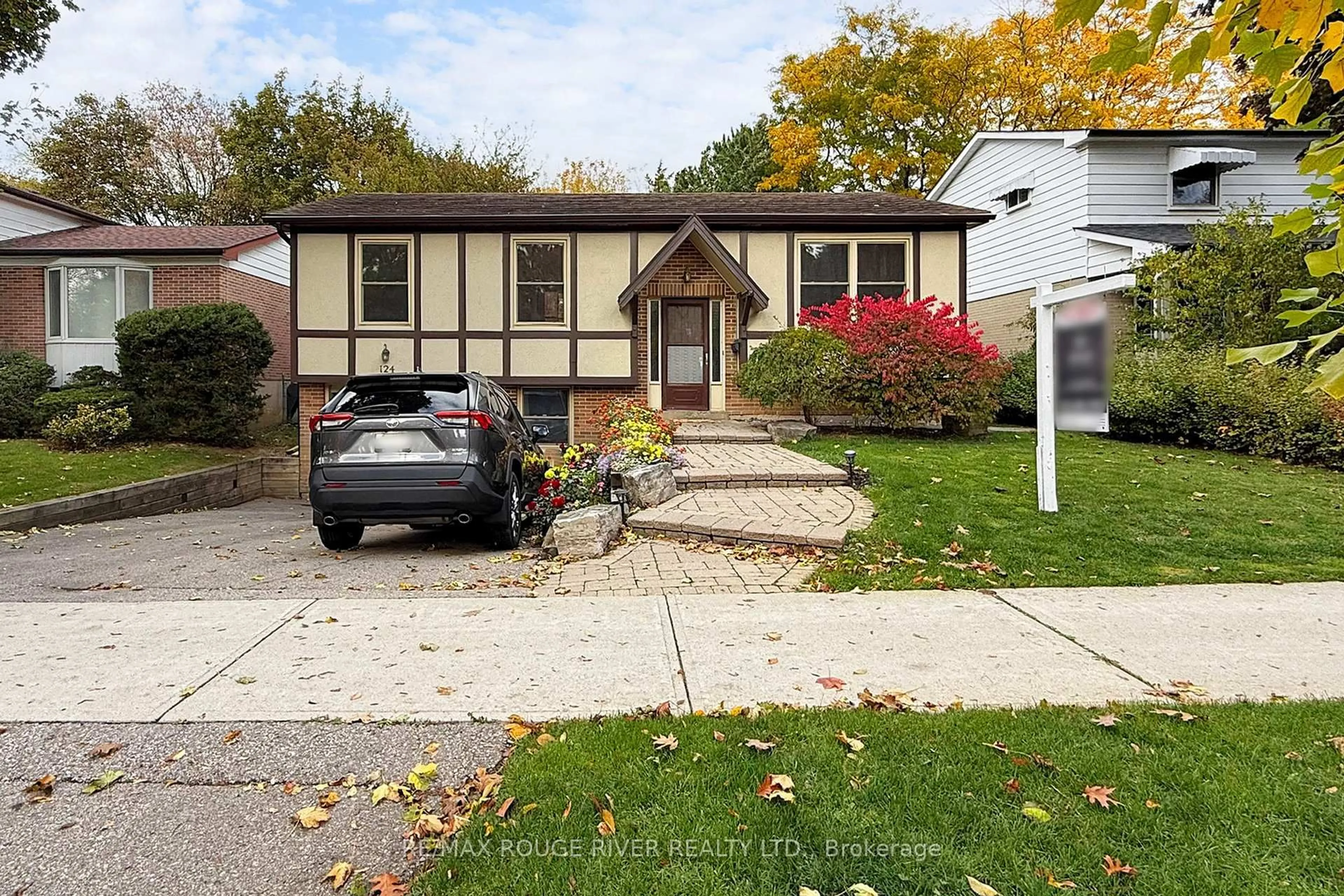 Home with vinyl exterior material, street for 124 Aspenwood Dr, Toronto Ontario M2H 2G1