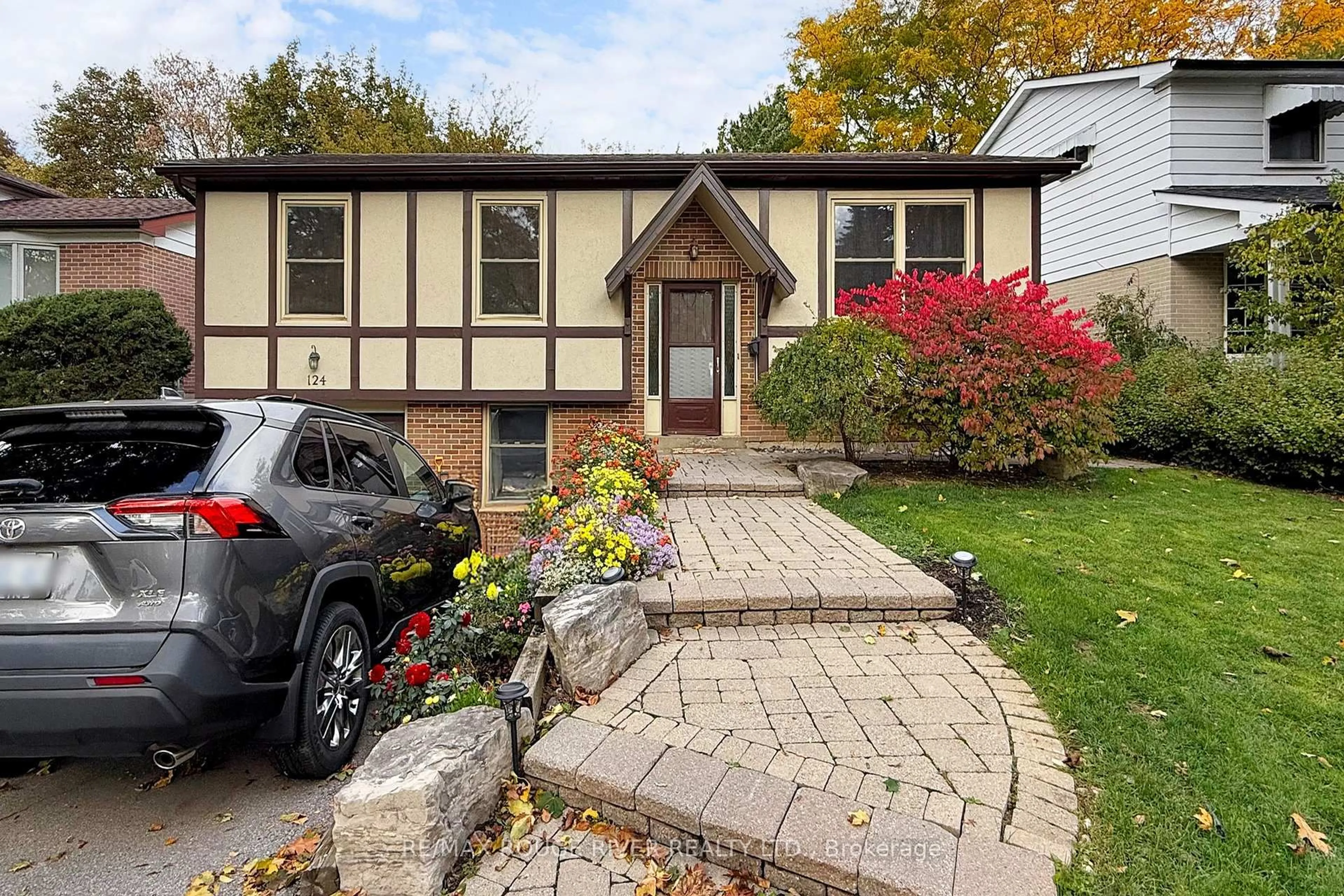 Home with vinyl exterior material, street for 124 Aspenwood Dr, Toronto Ontario M2H 2G1