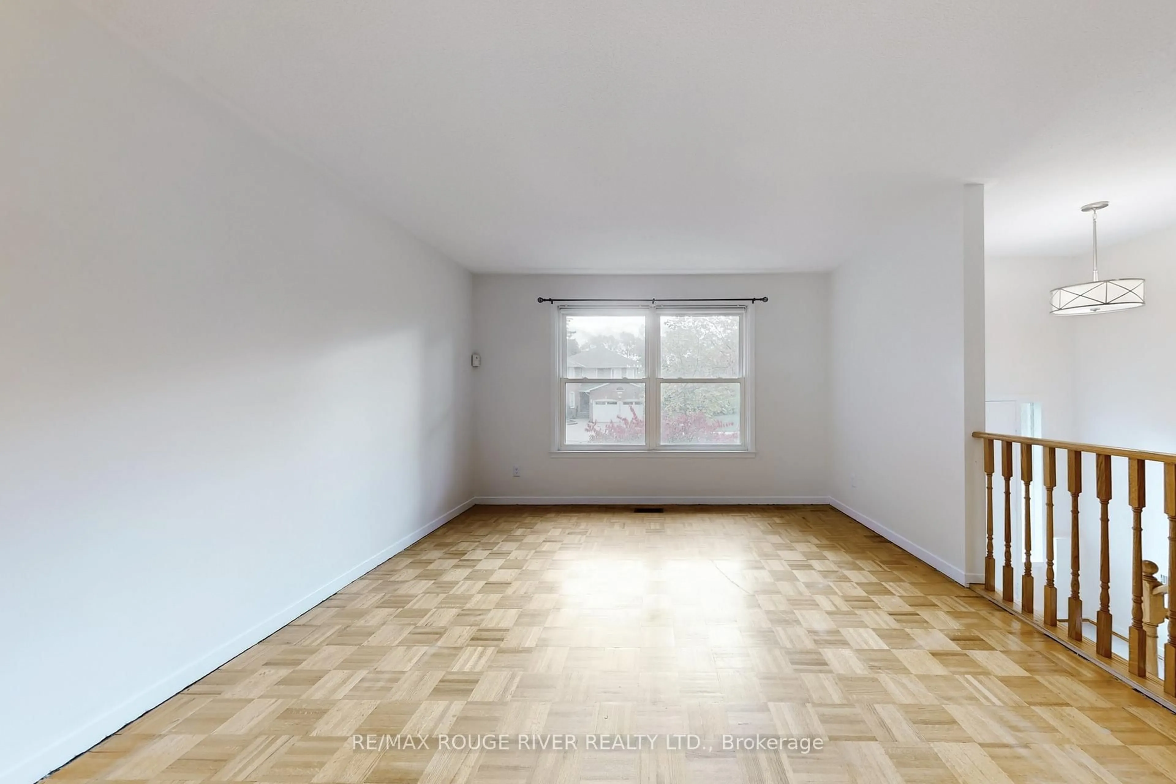 A pic of a room for 124 Aspenwood Dr, Toronto Ontario M2H 2G1