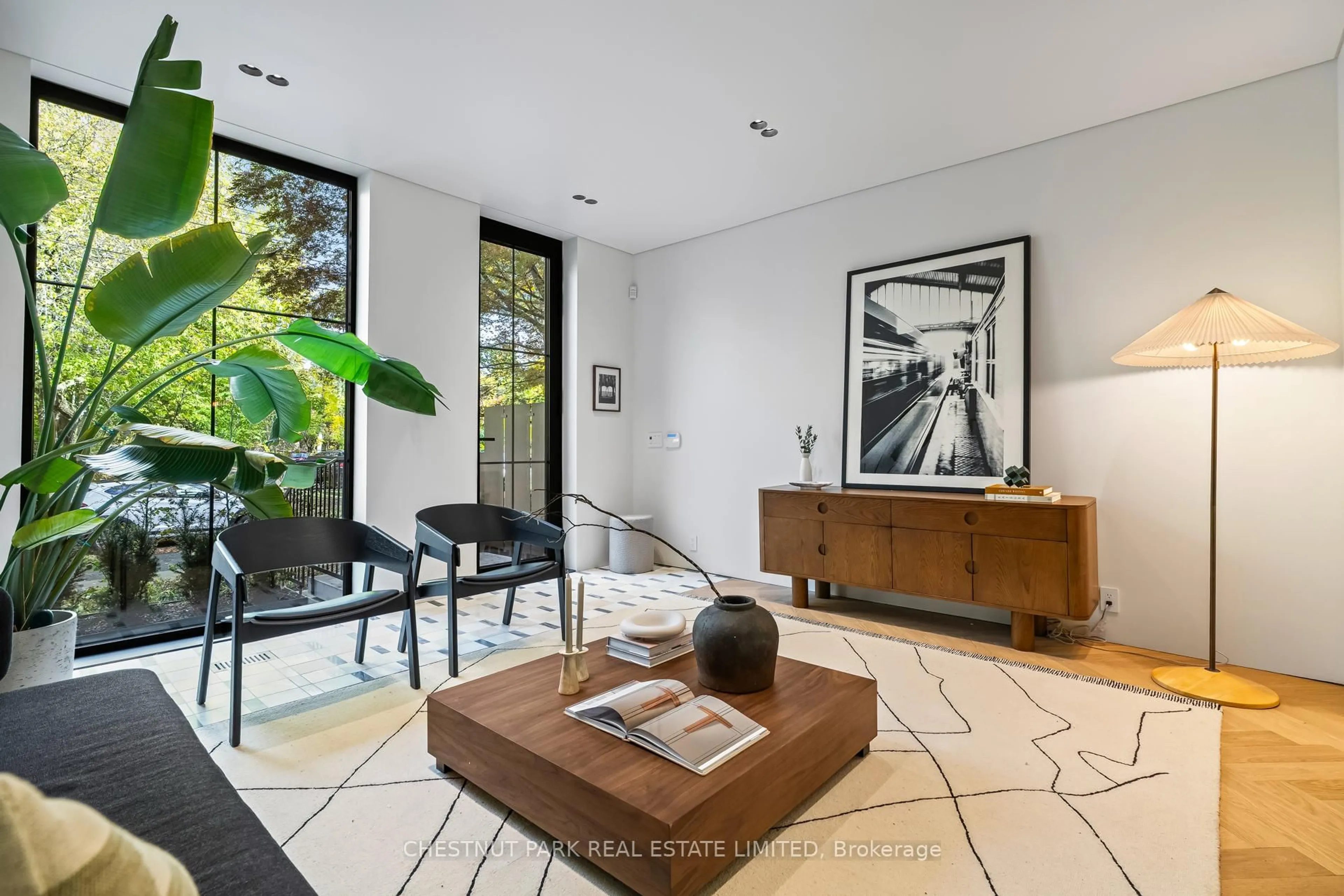 Living room with furniture, unknown for 111 Marlborough Ave, Toronto Ontario M5R 1X5