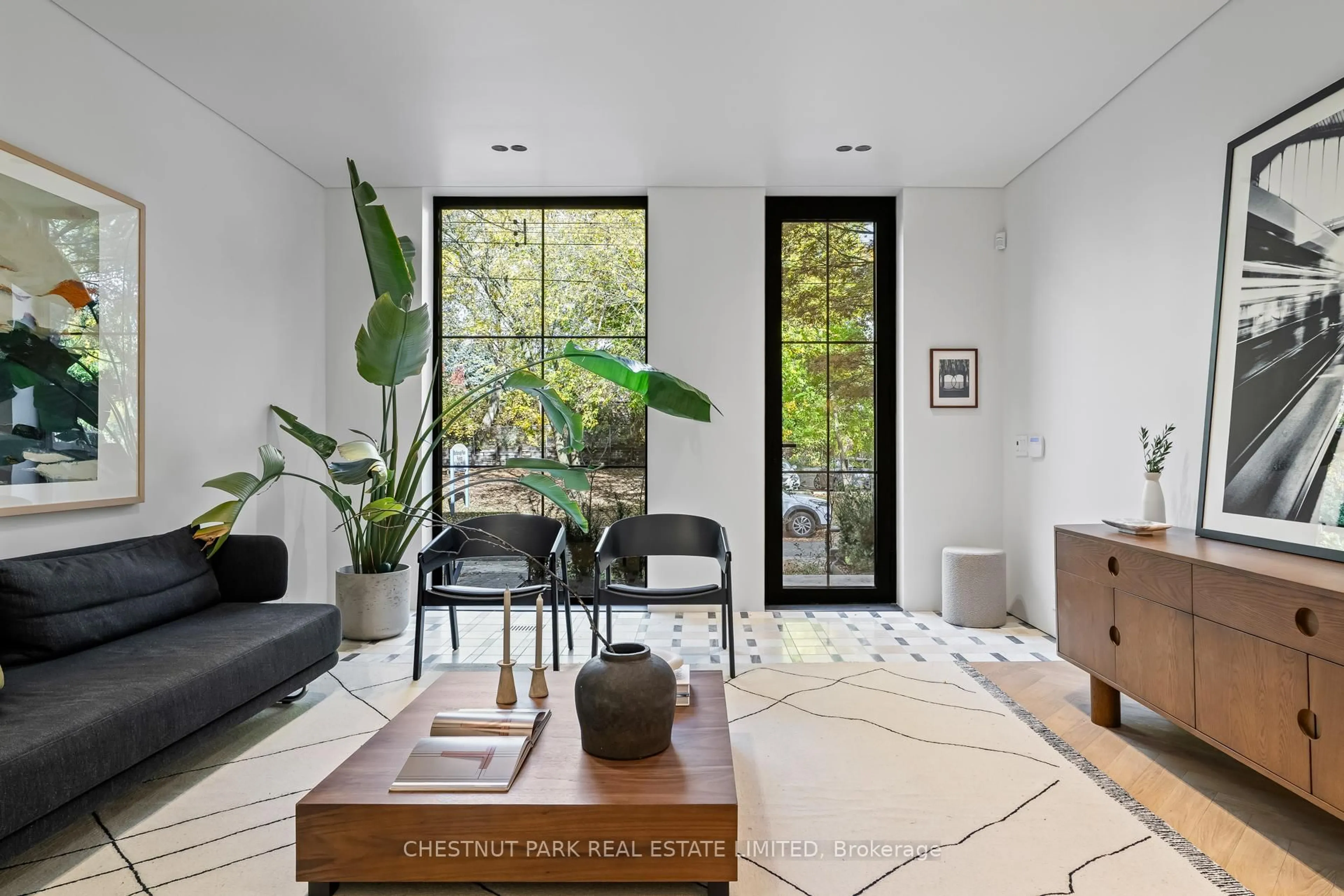 Living room with furniture, unknown for 111 Marlborough Ave, Toronto Ontario M5R 1X5