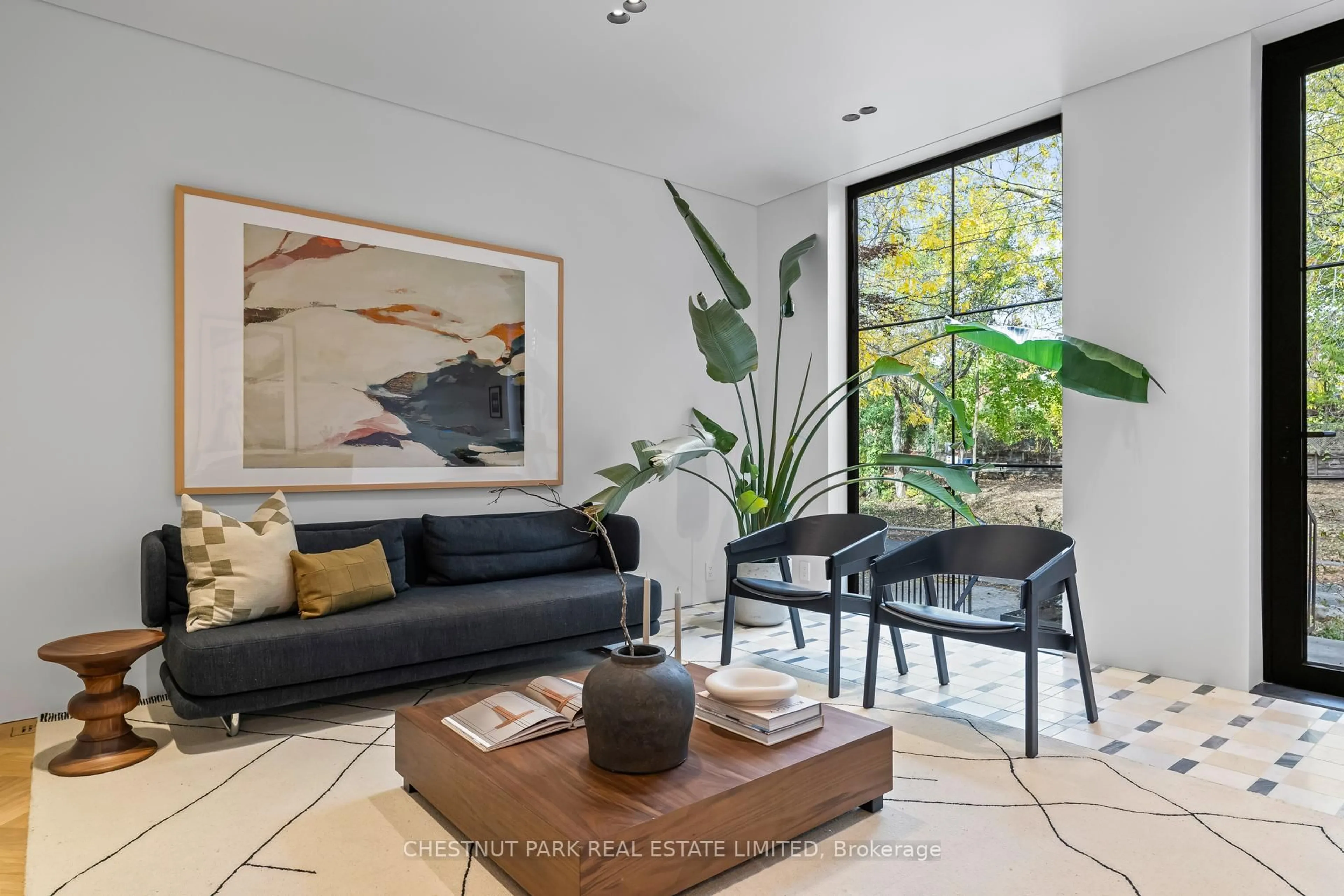 Living room with furniture, unknown for 111 Marlborough Ave, Toronto Ontario M5R 1X5