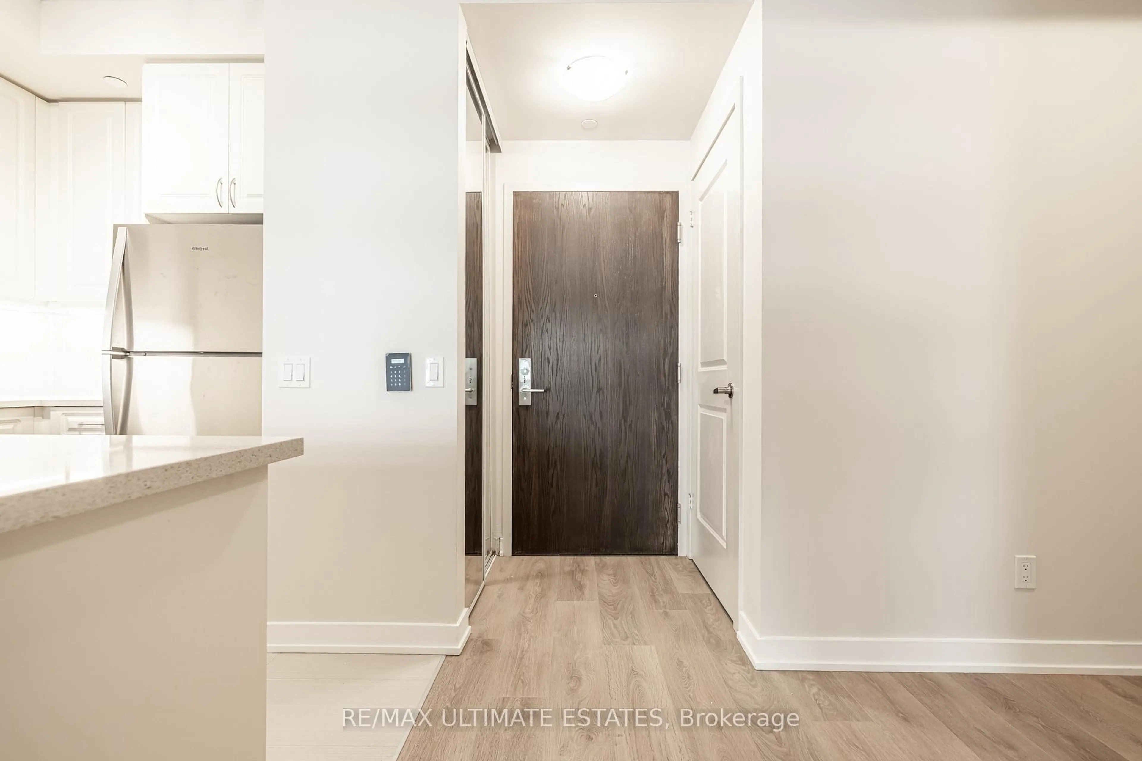 Indoor entryway for 4955 Yonge St, Toronto Ontario M2N 0L8