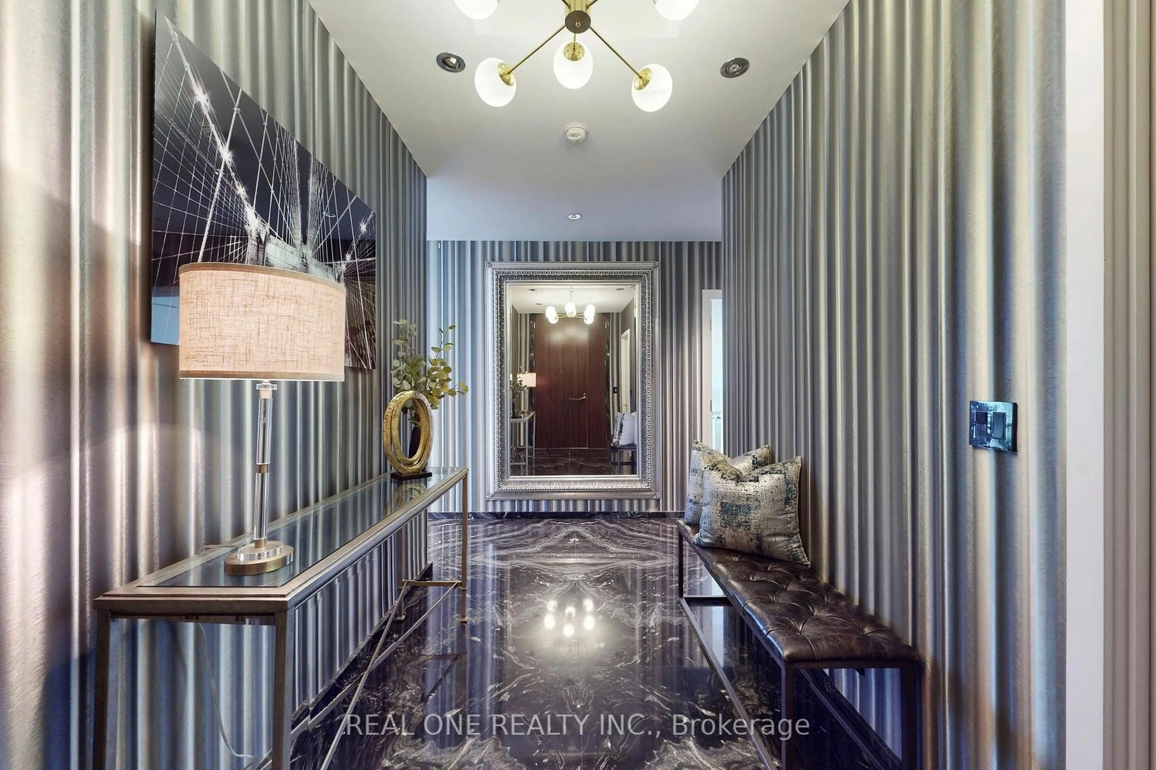 Indoor entryway for 180 UNIVERSITY Ave #6205, Toronto Ontario M5H 0A2
