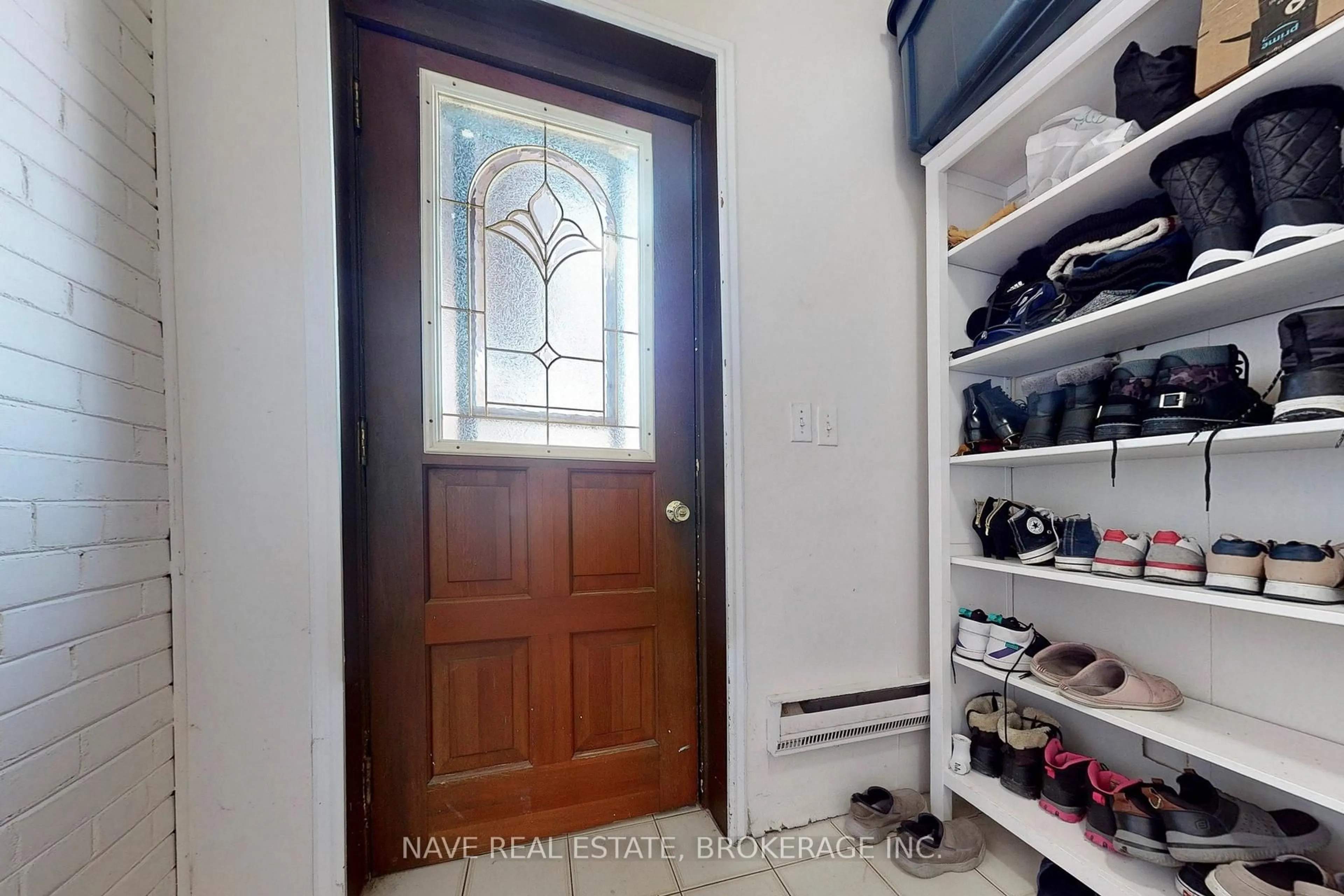 Indoor entryway for 87 Steeles Ave, Toronto Ontario M2M 3Y4