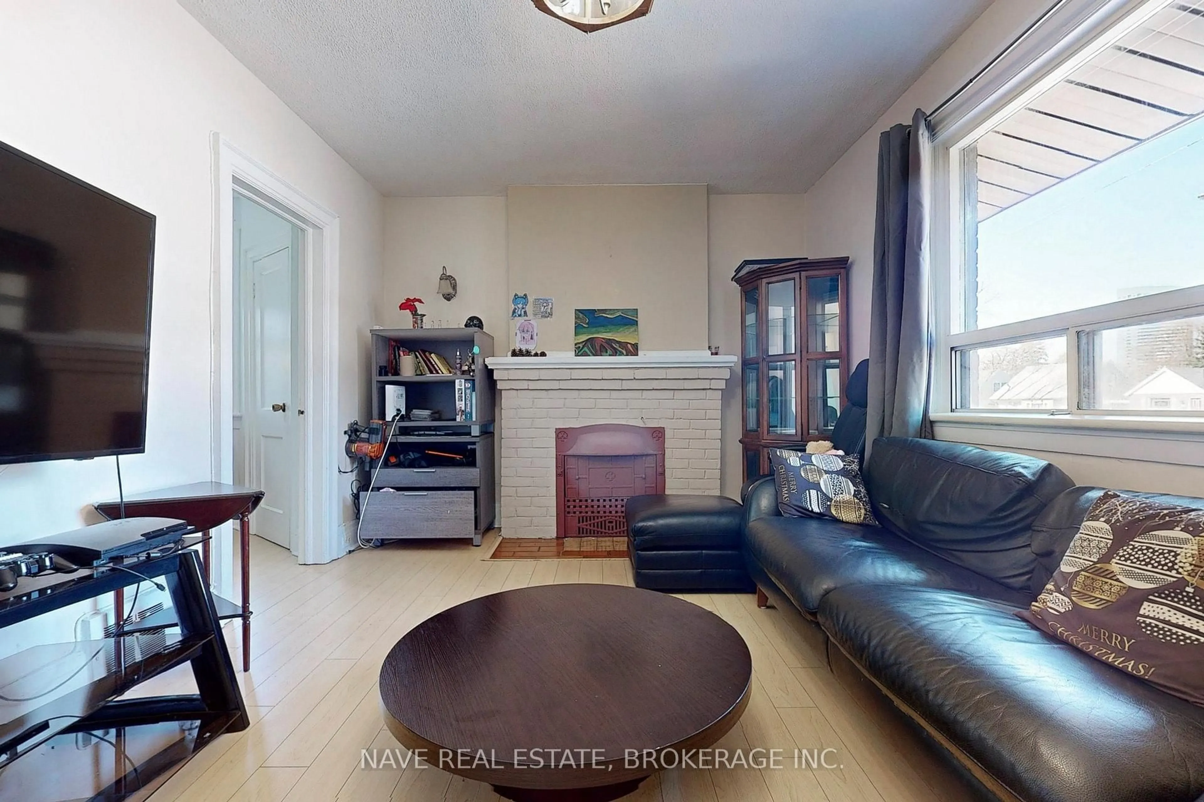 Living room with furniture, unknown for 87 Steeles Ave, Toronto Ontario M2M 3Y4