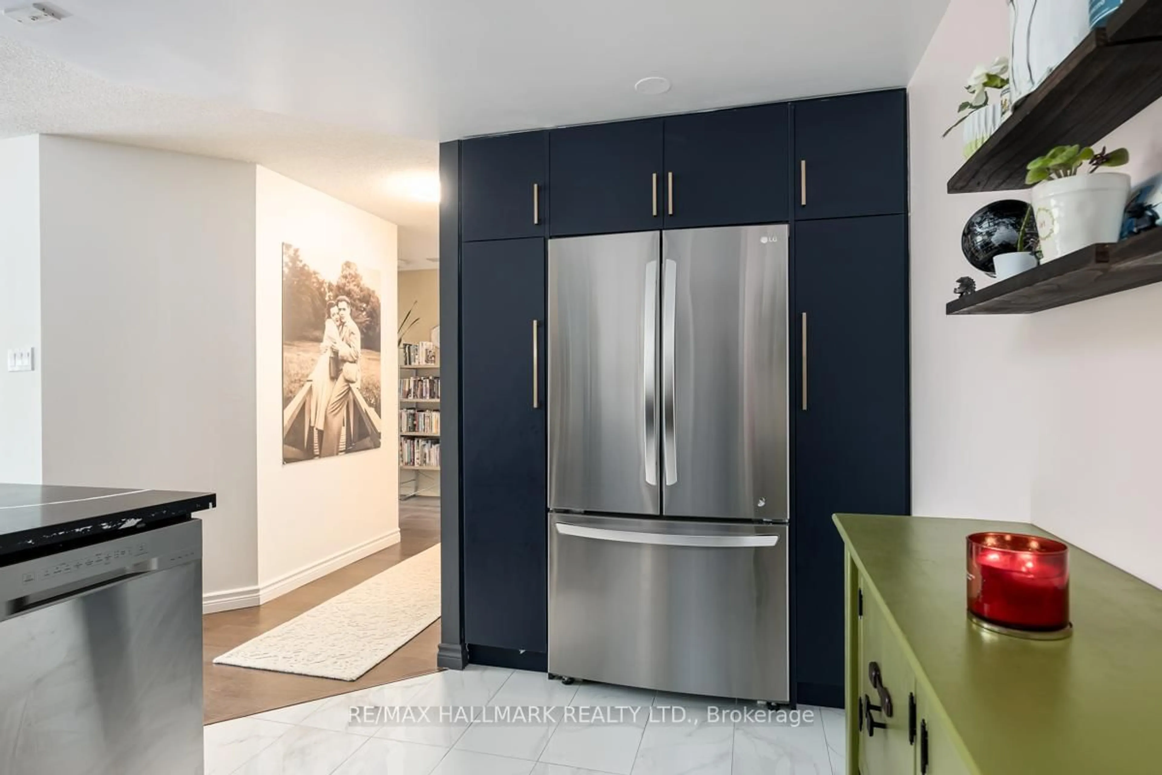 Contemporary kitchen, ceramic/tile floor for 1101 Steeles Ave #207, Toronto Ontario M2R 3W5