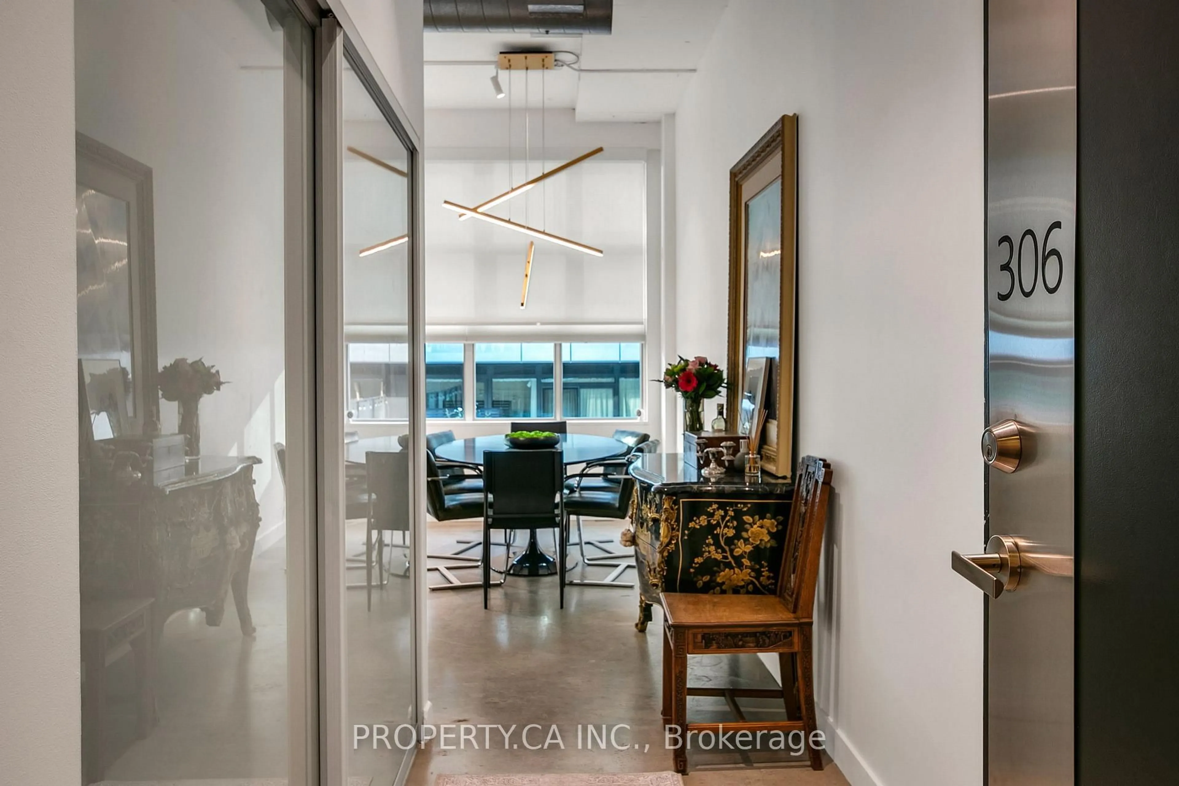 Indoor foyer for 188 Eglinton Ave #306, Toronto Ontario M4P 2X7